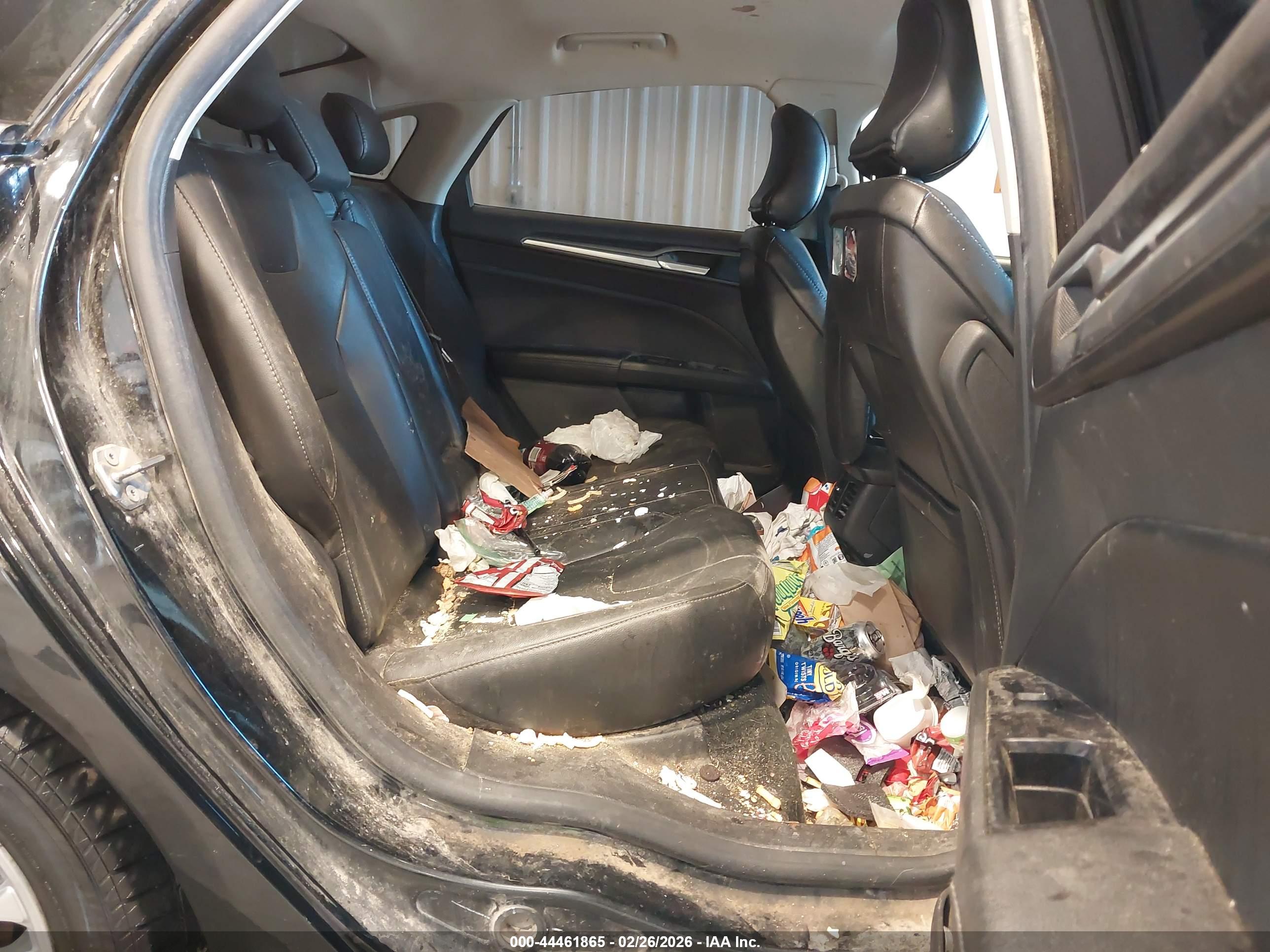 FORD FUSION image 8