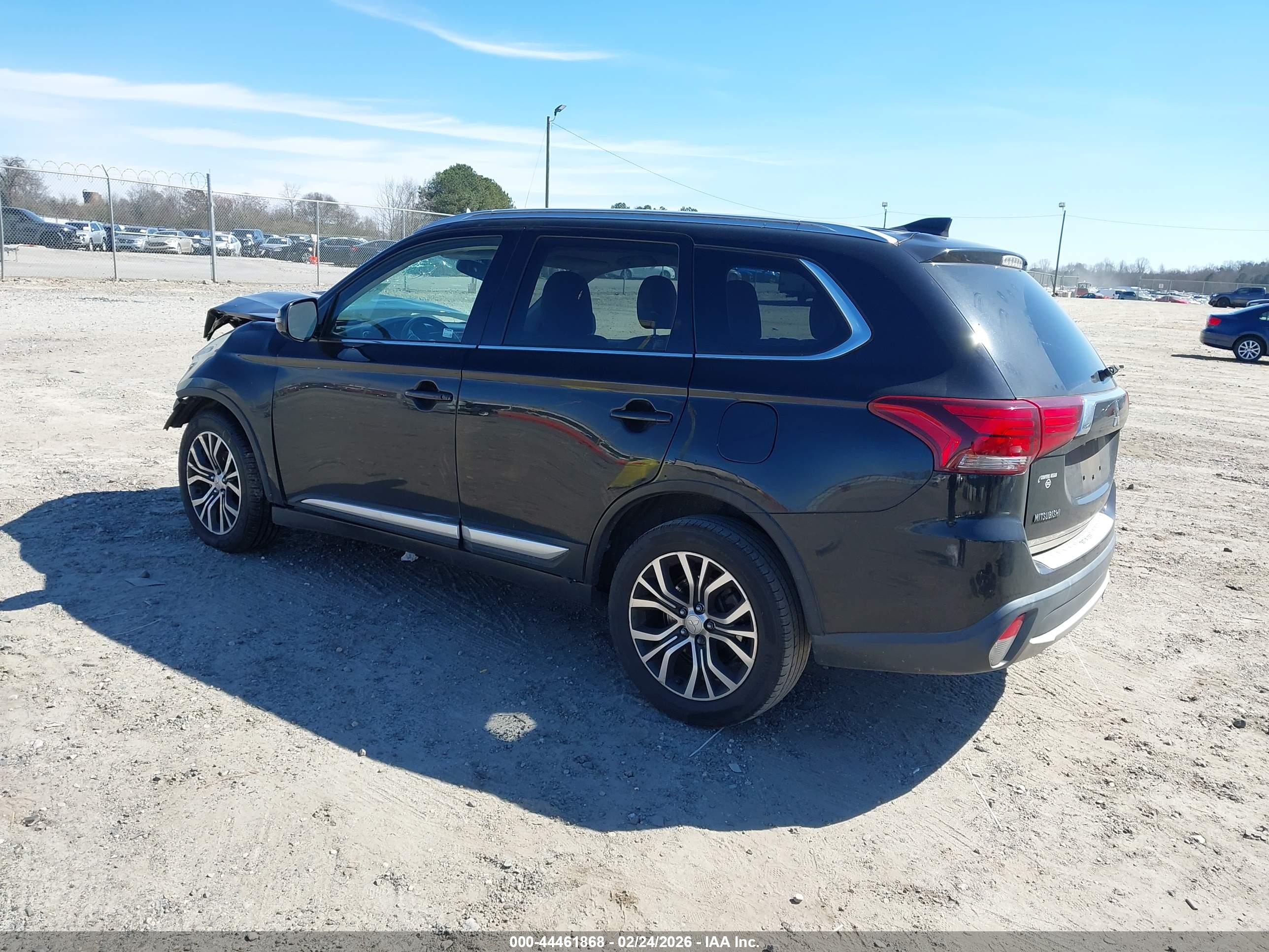 MITSUBISHI OUTLANDER image 3