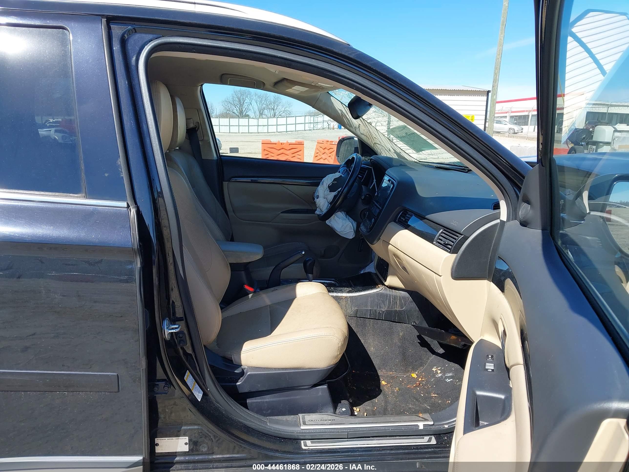 MITSUBISHI OUTLANDER image 5