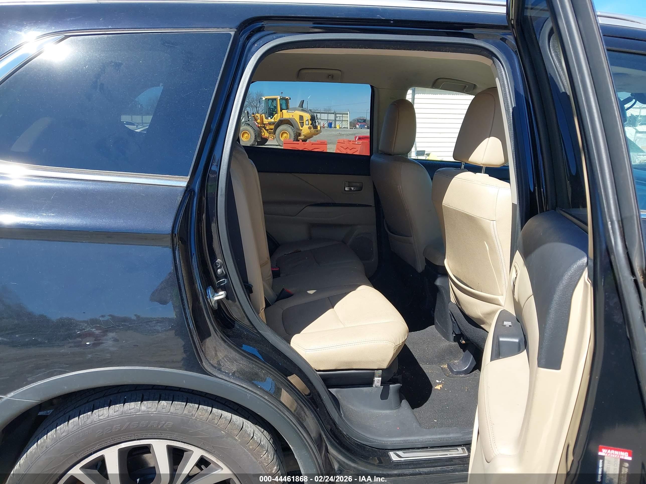 MITSUBISHI OUTLANDER image 8