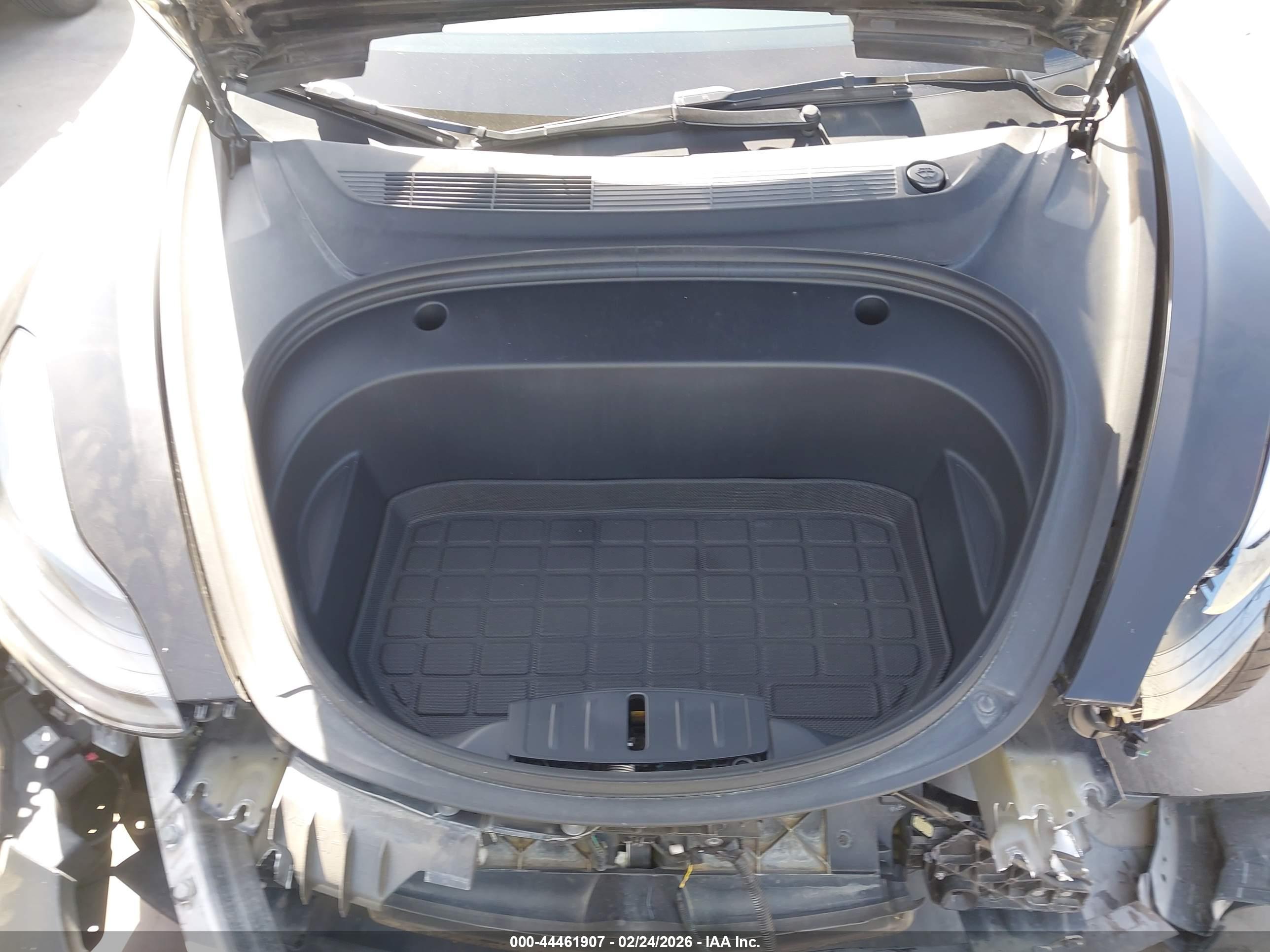 TESLA MODEL image 10