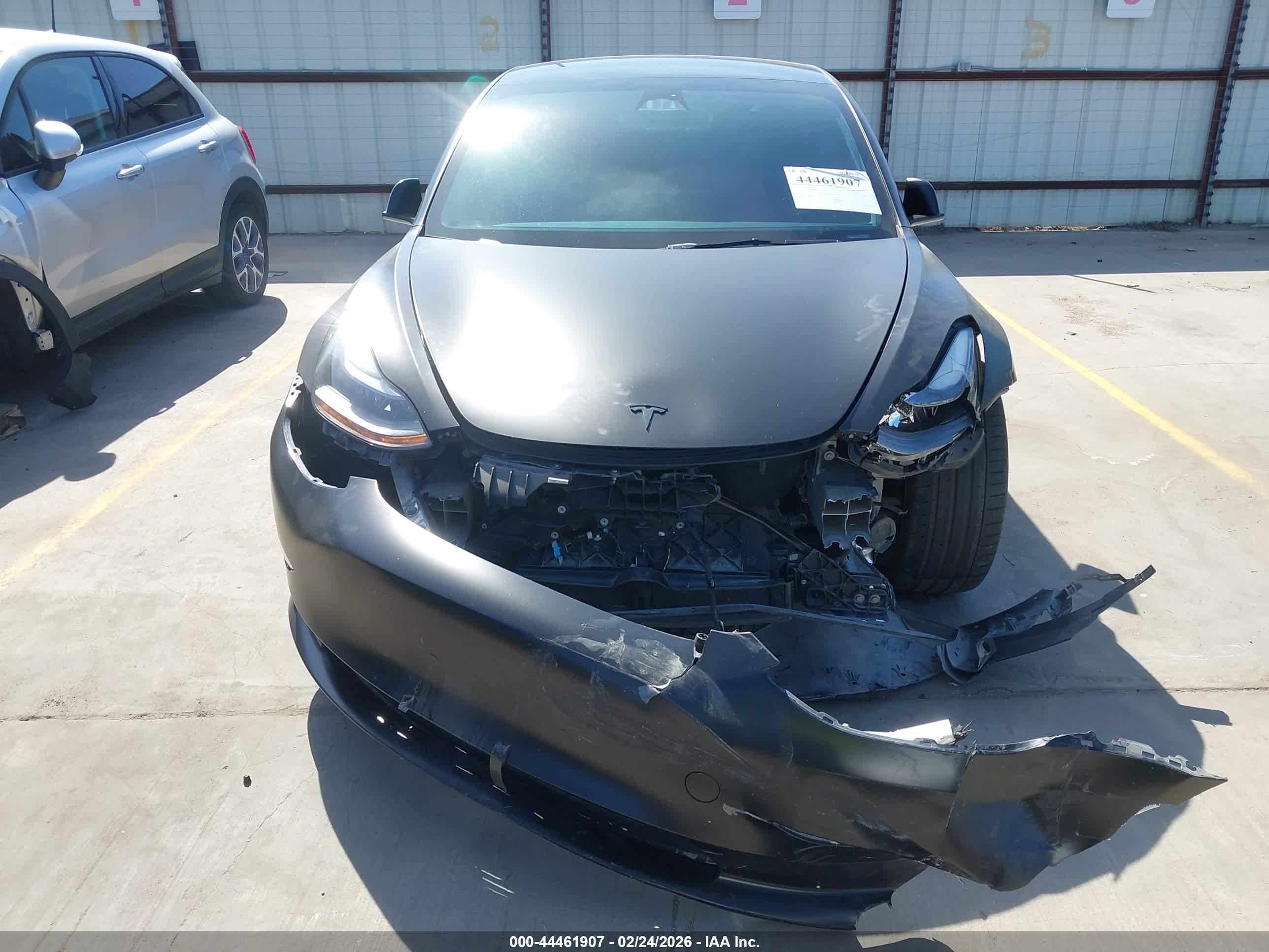 TESLA MODEL image 6