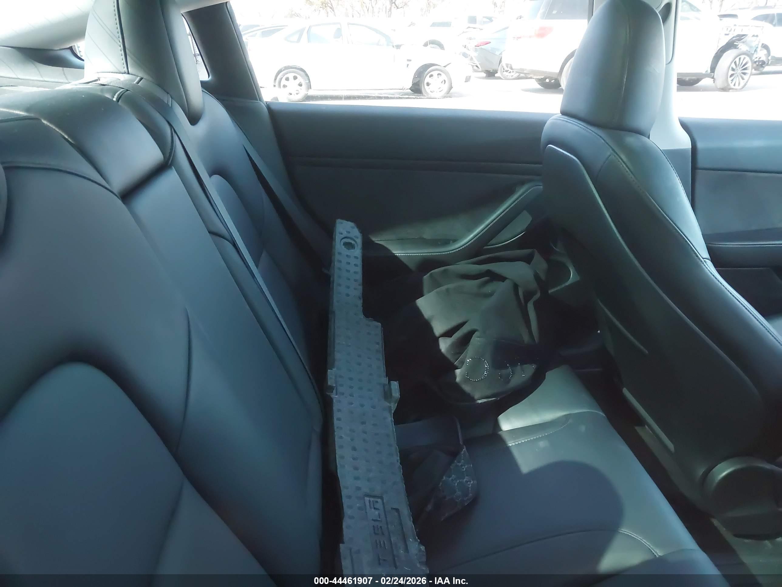 TESLA MODEL image 8