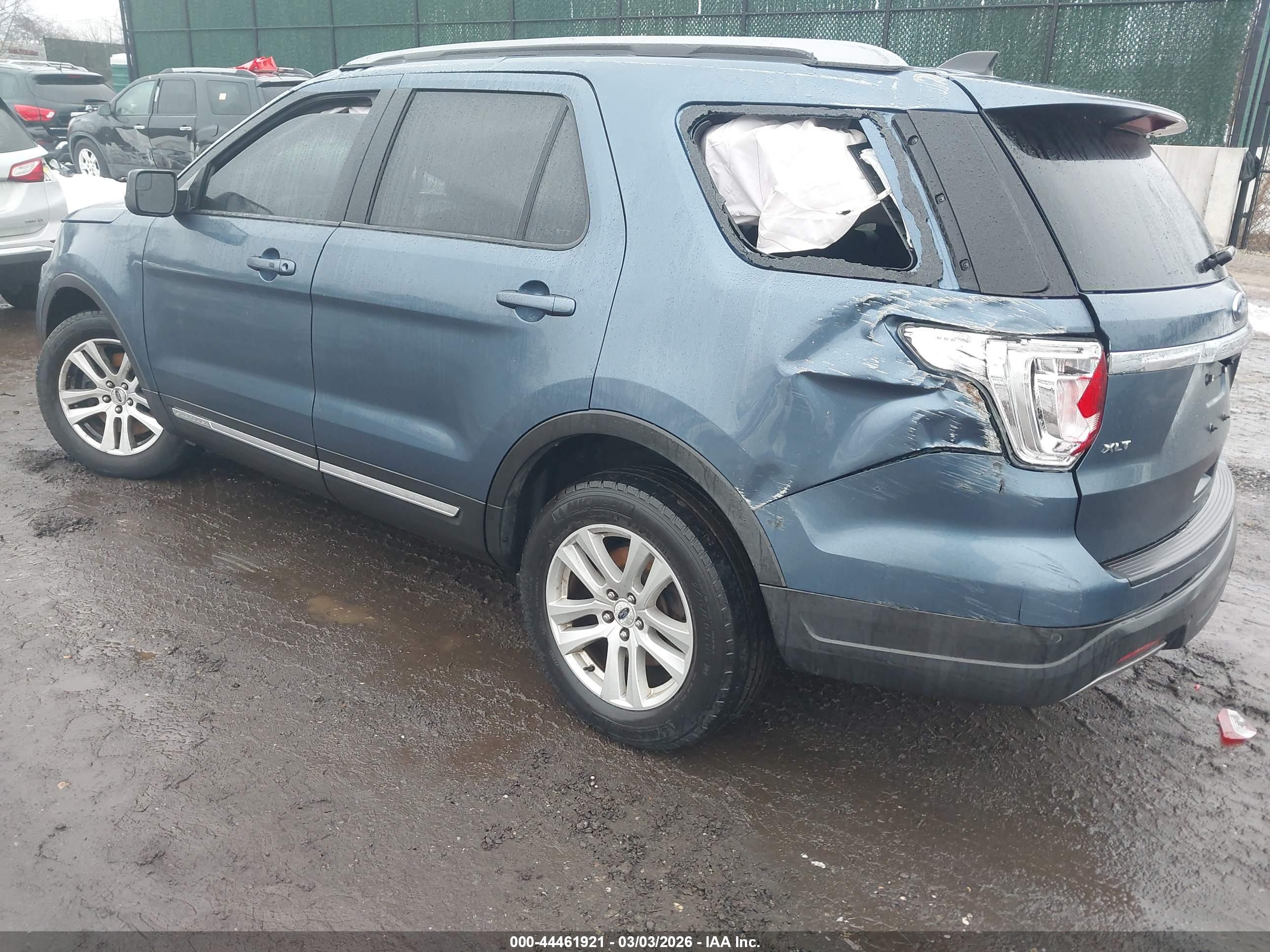 FORD EXPLORER image 3