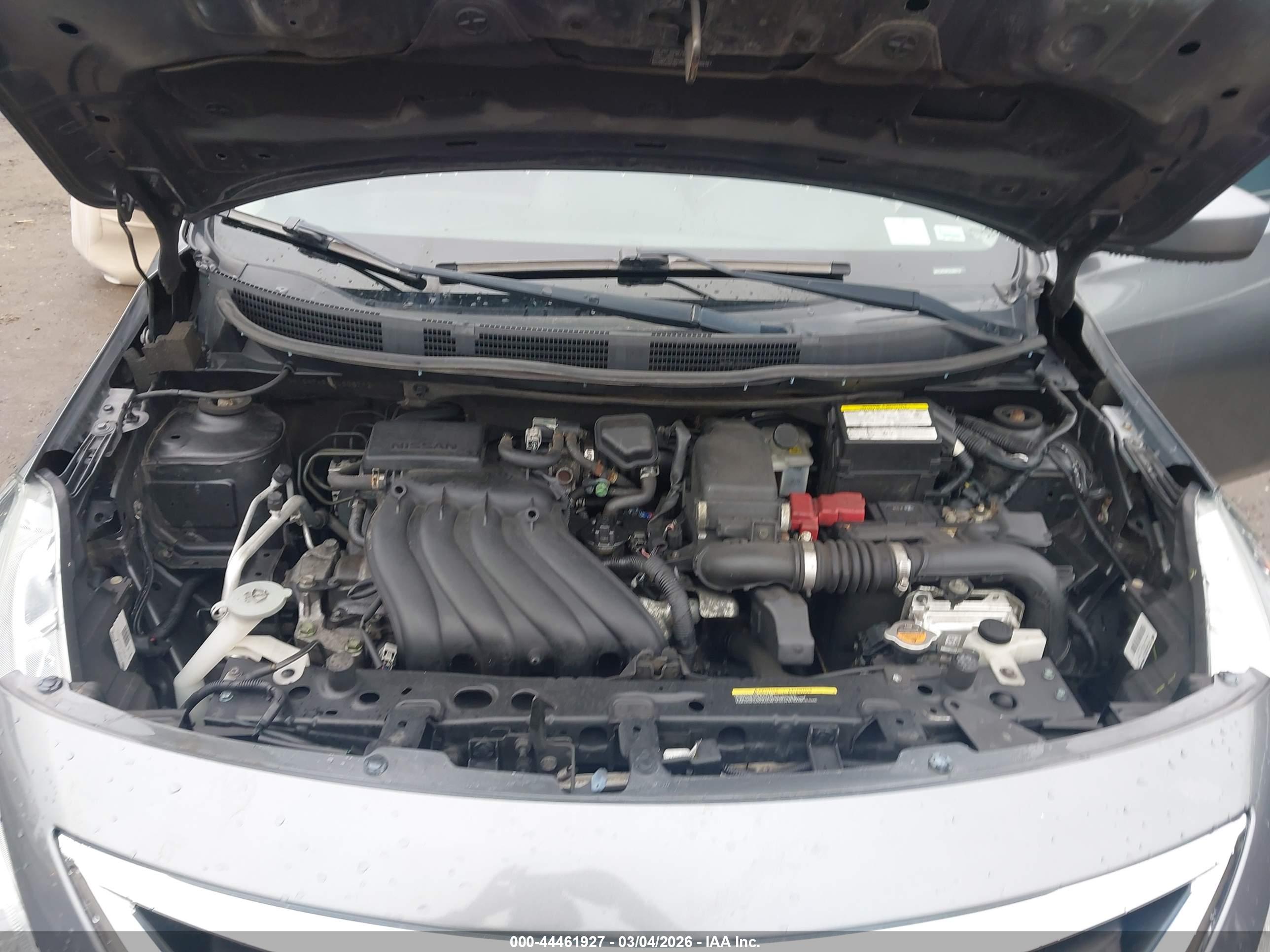 NISSAN VERSA image 10