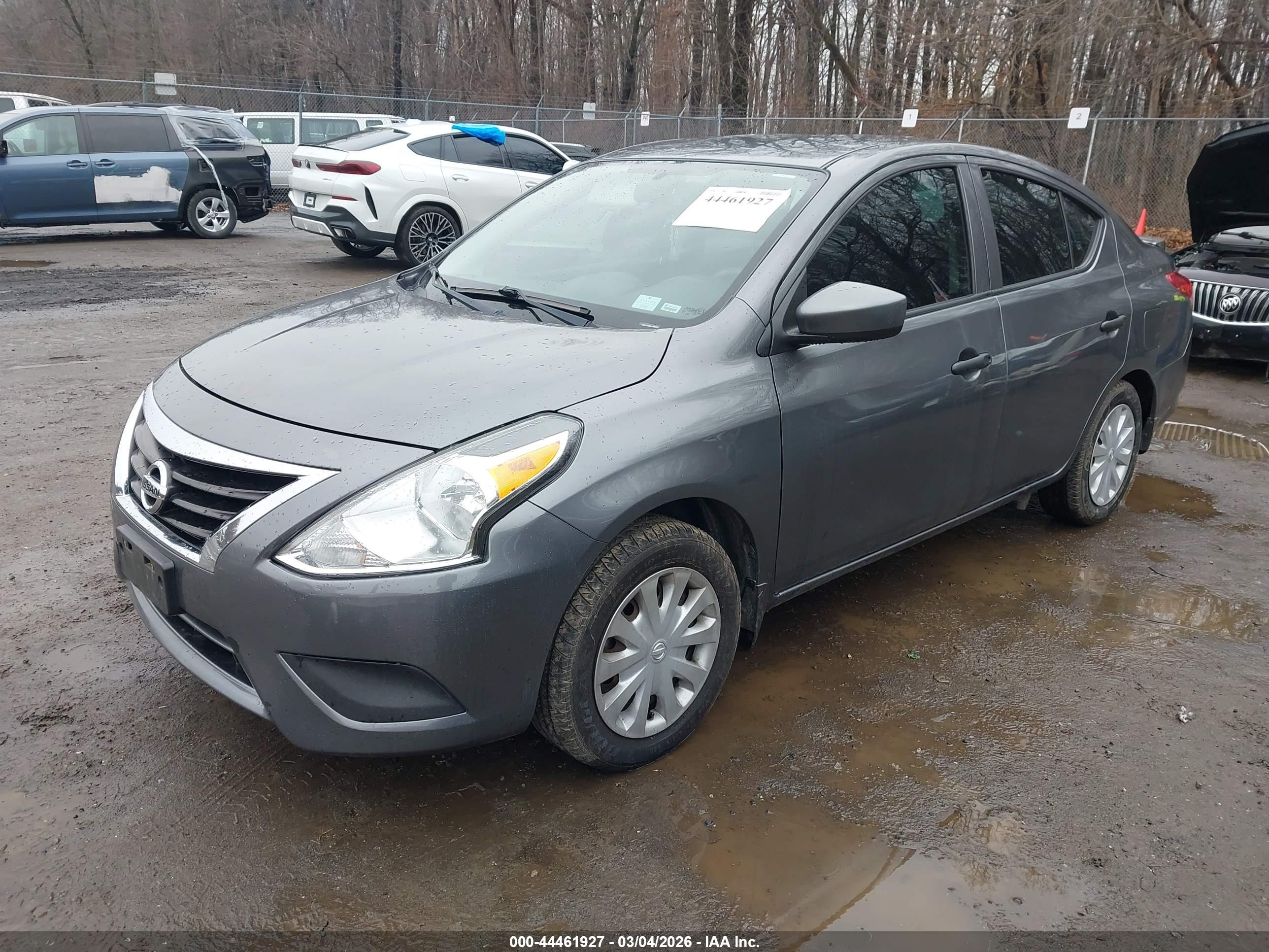 NISSAN VERSA image 2