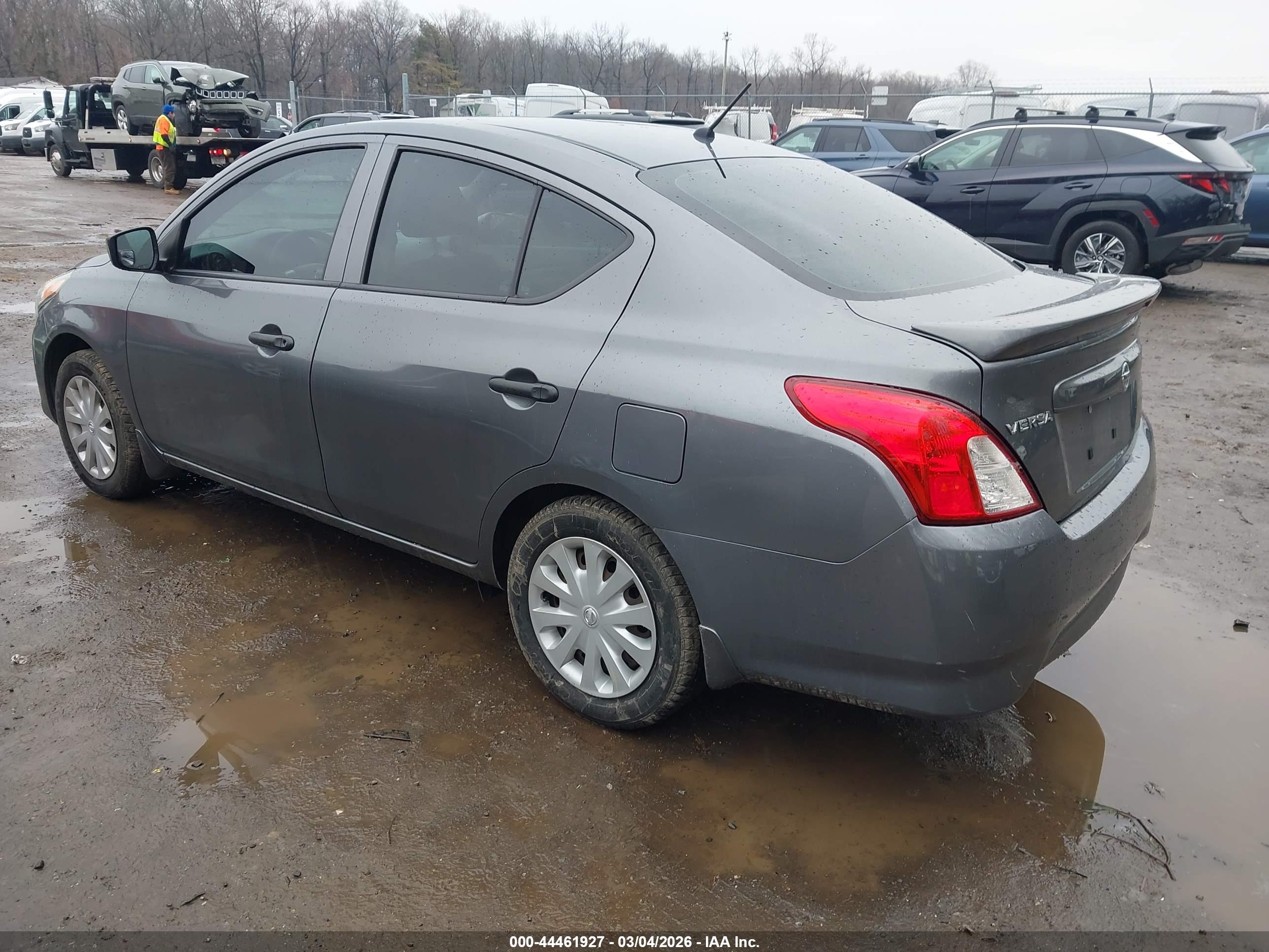 NISSAN VERSA image 3