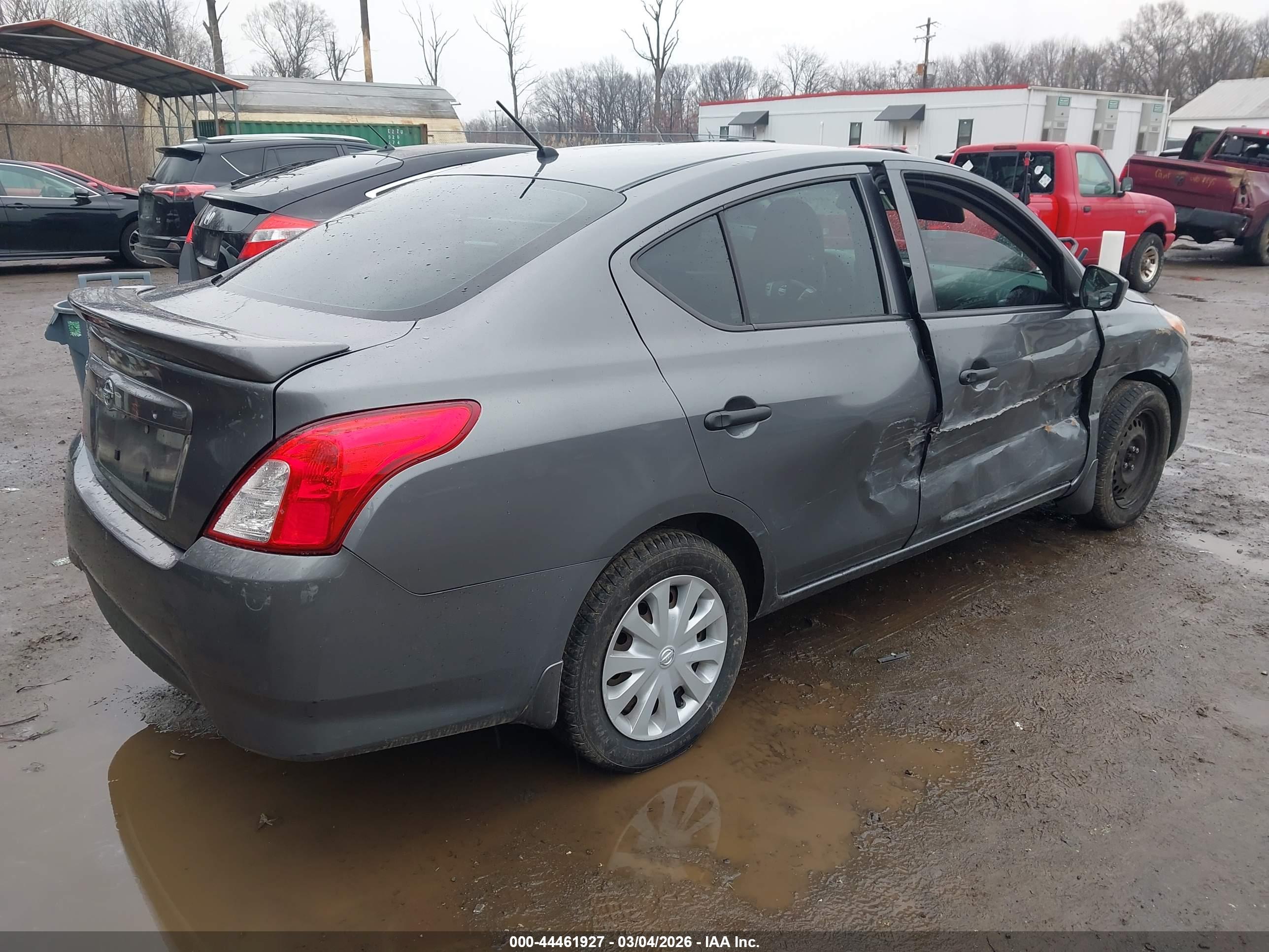 NISSAN VERSA image 4