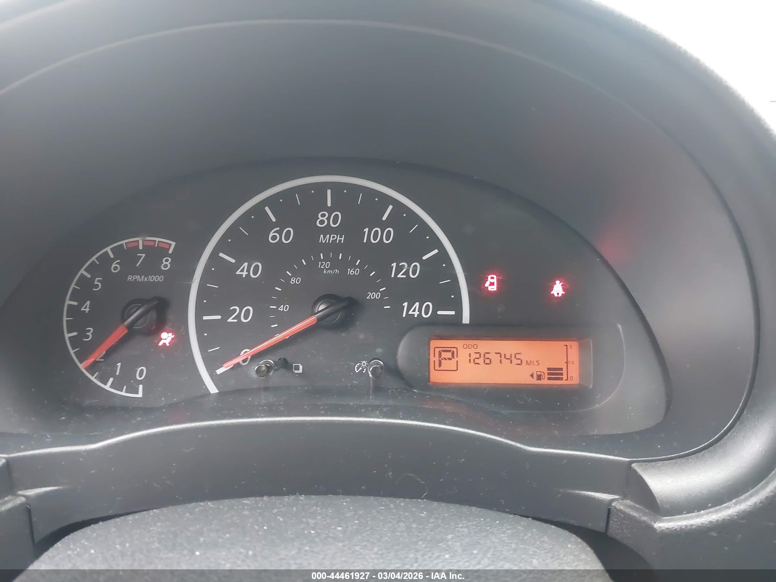 NISSAN VERSA image 7