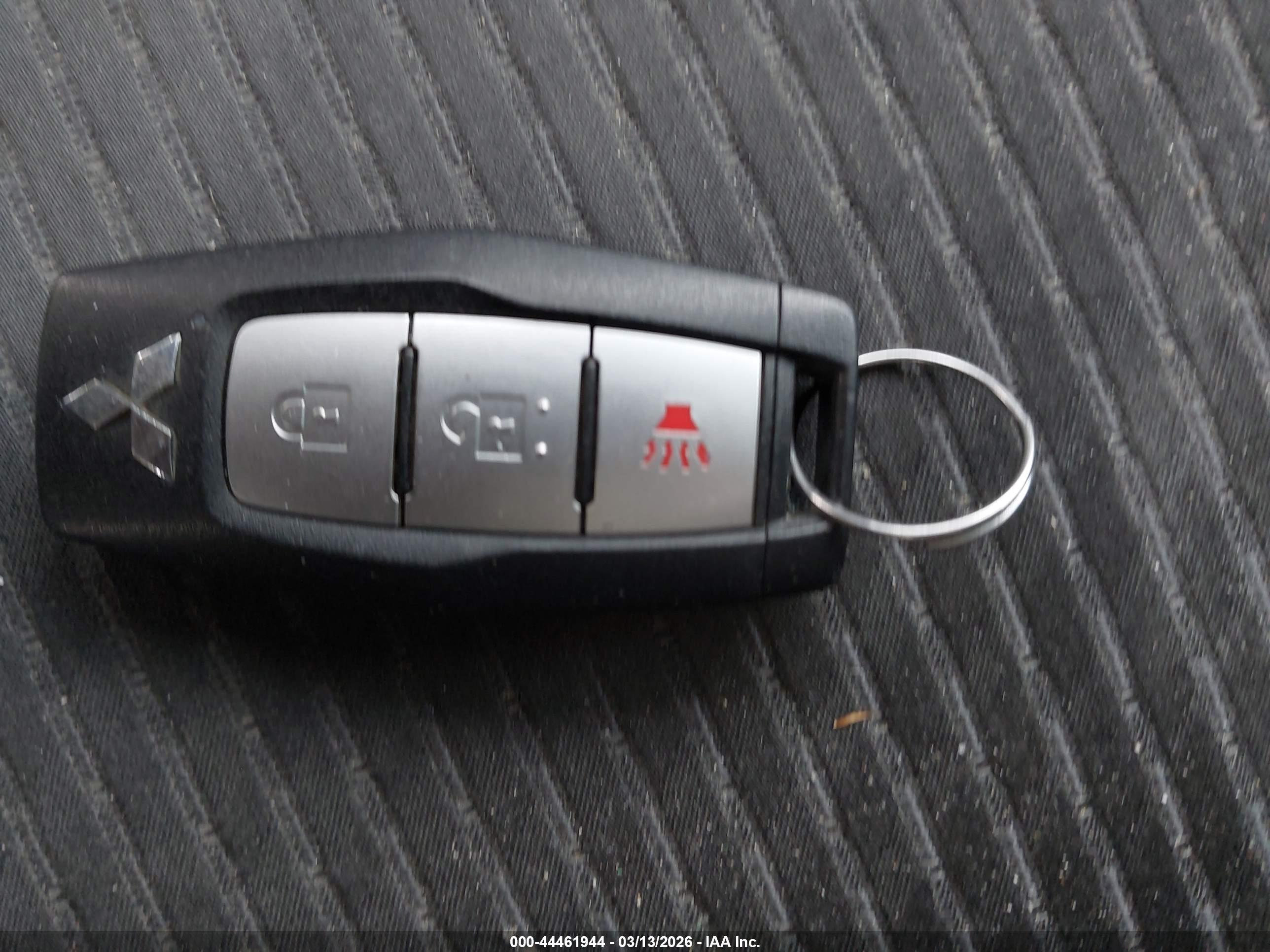 MITSUBISHI OUTLANDER image 11