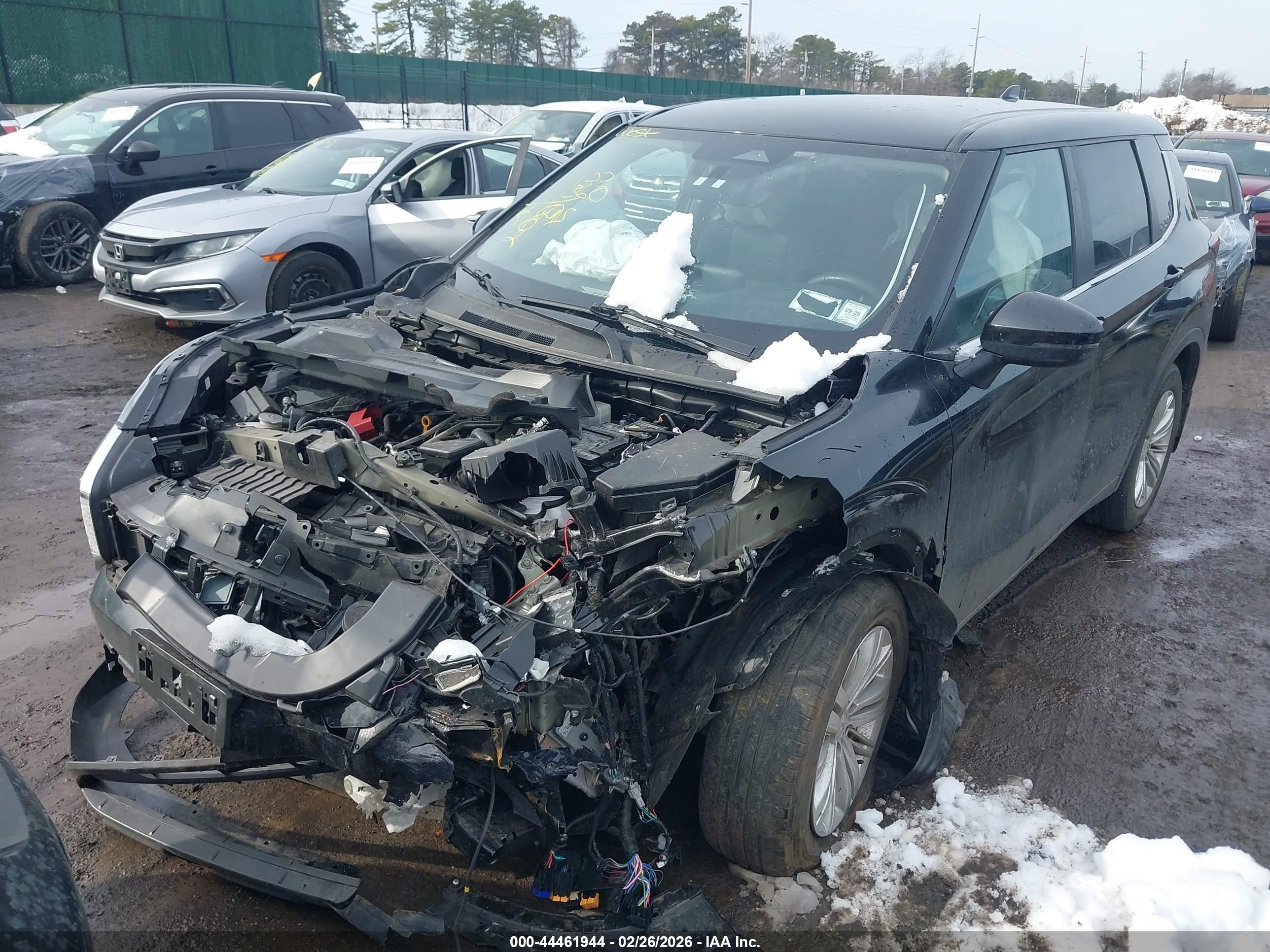 MITSUBISHI OUTLANDER image 6