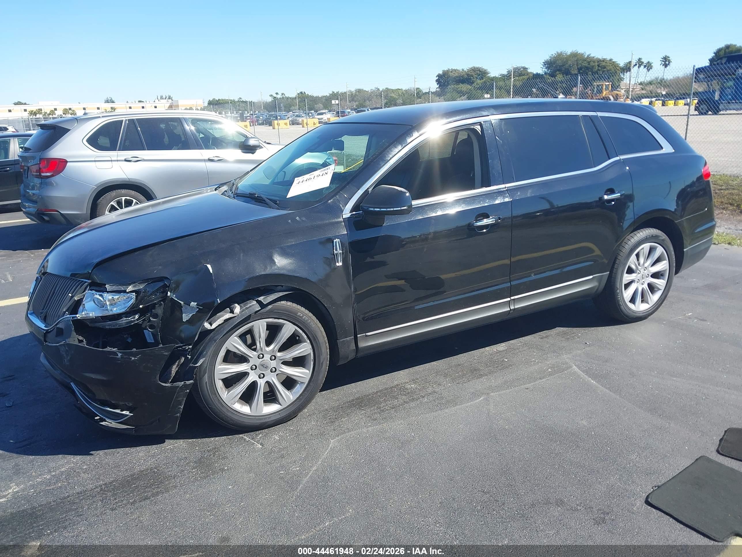 LINCOLN MKT image 2