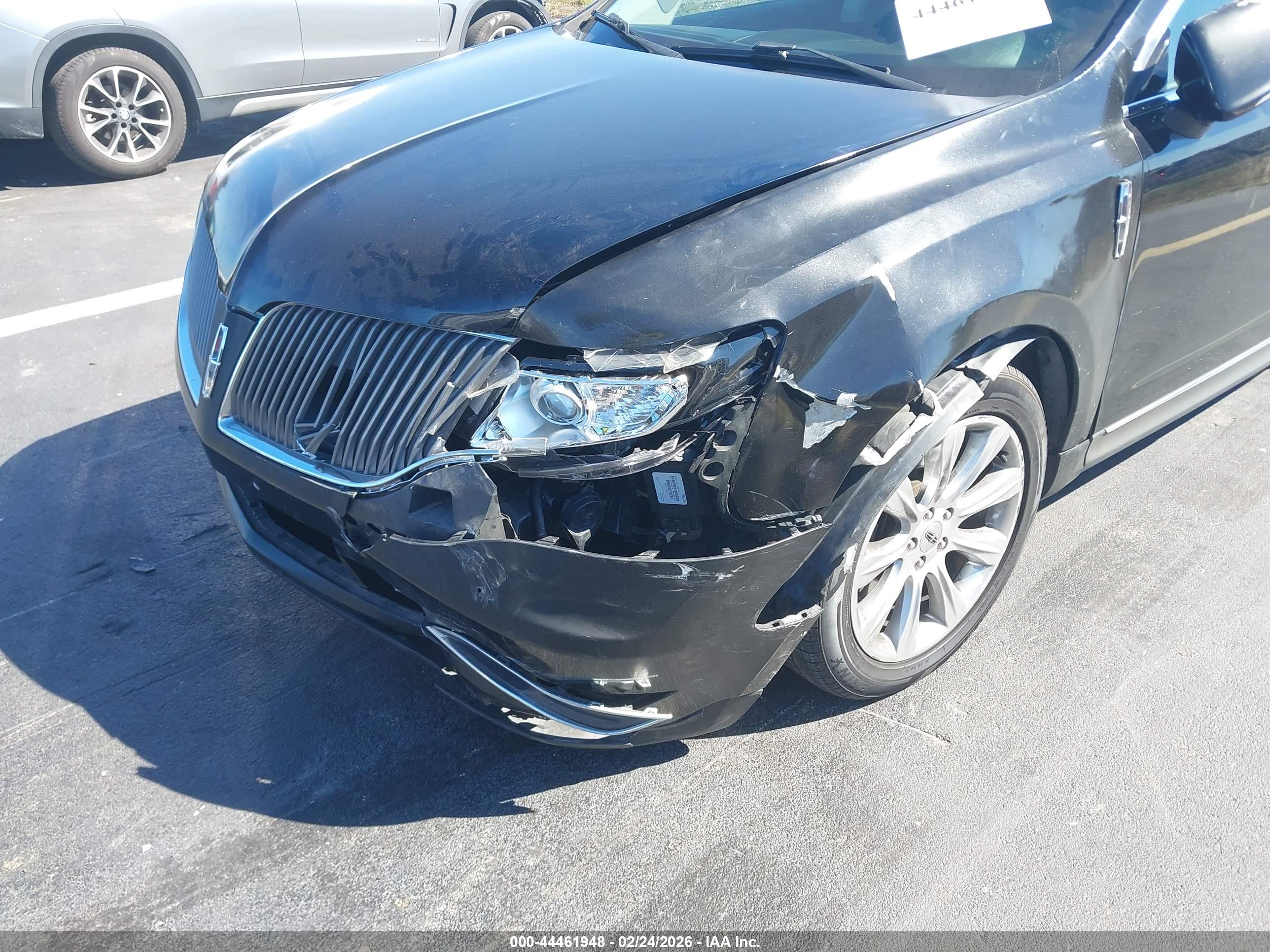 LINCOLN MKT image 6