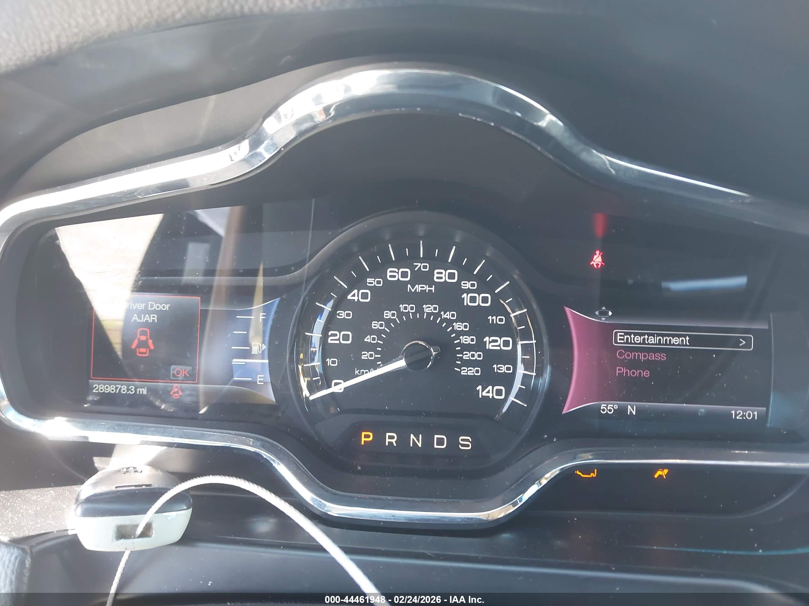 LINCOLN MKT image 7