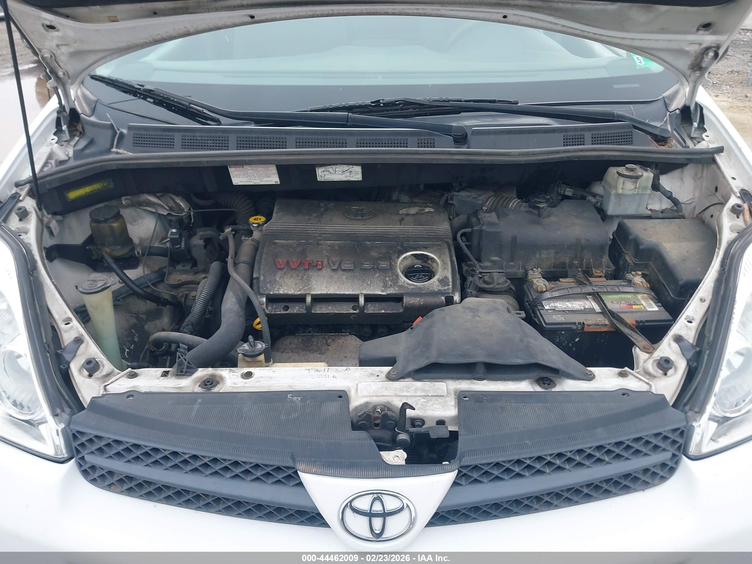 TOYOTA SIENNA image 10