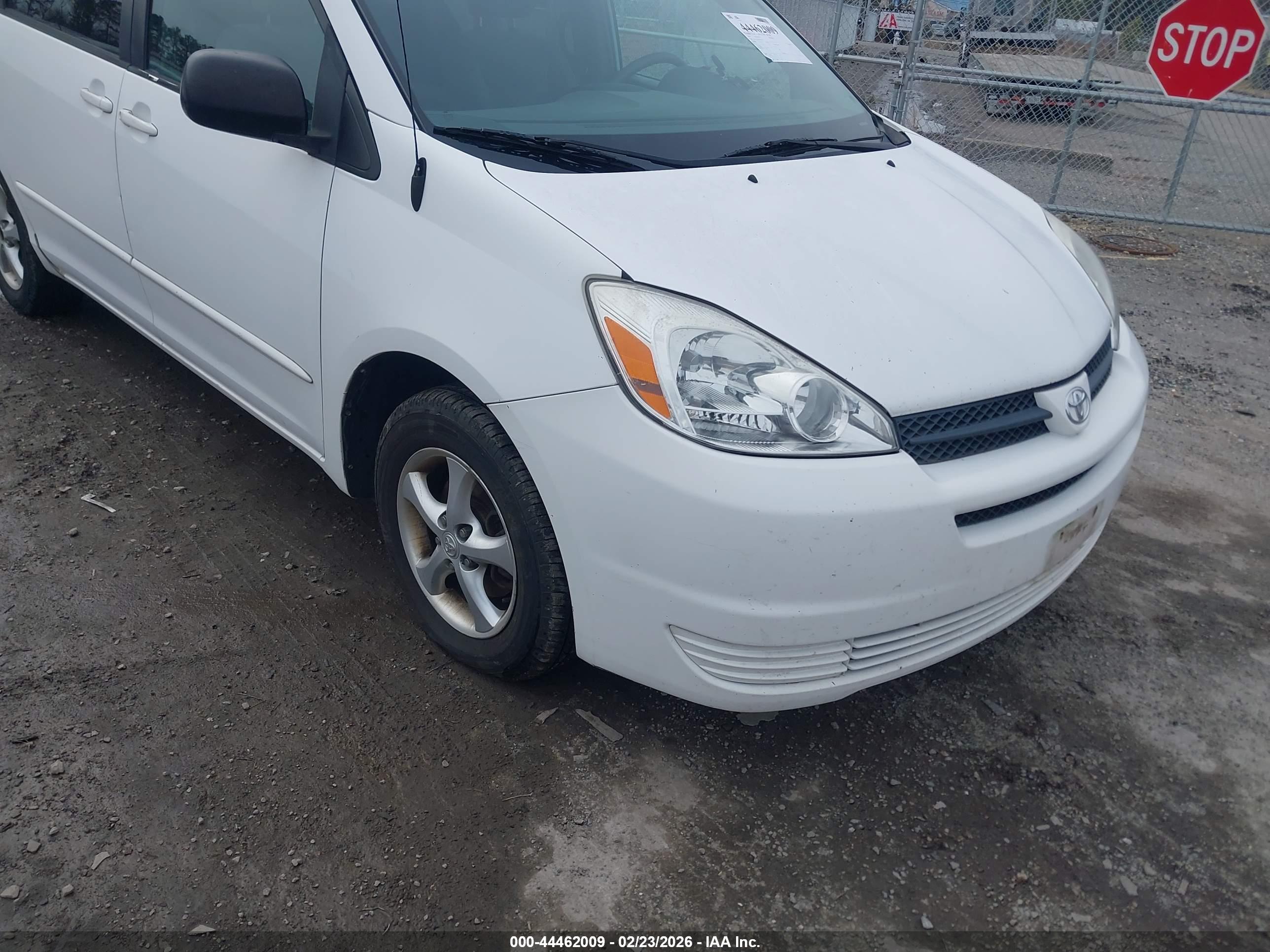 TOYOTA SIENNA image 6