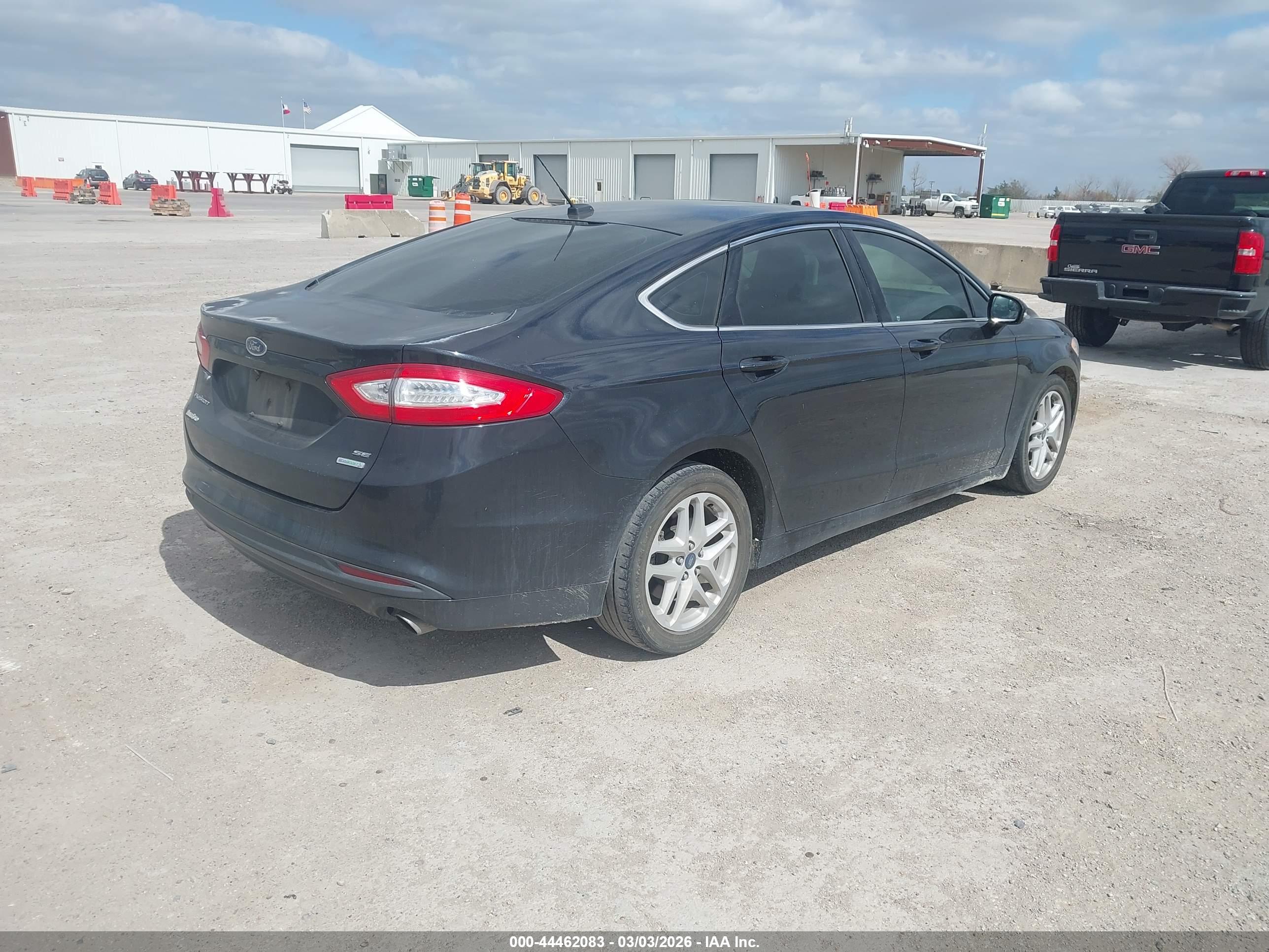 FORD FUSION image 4