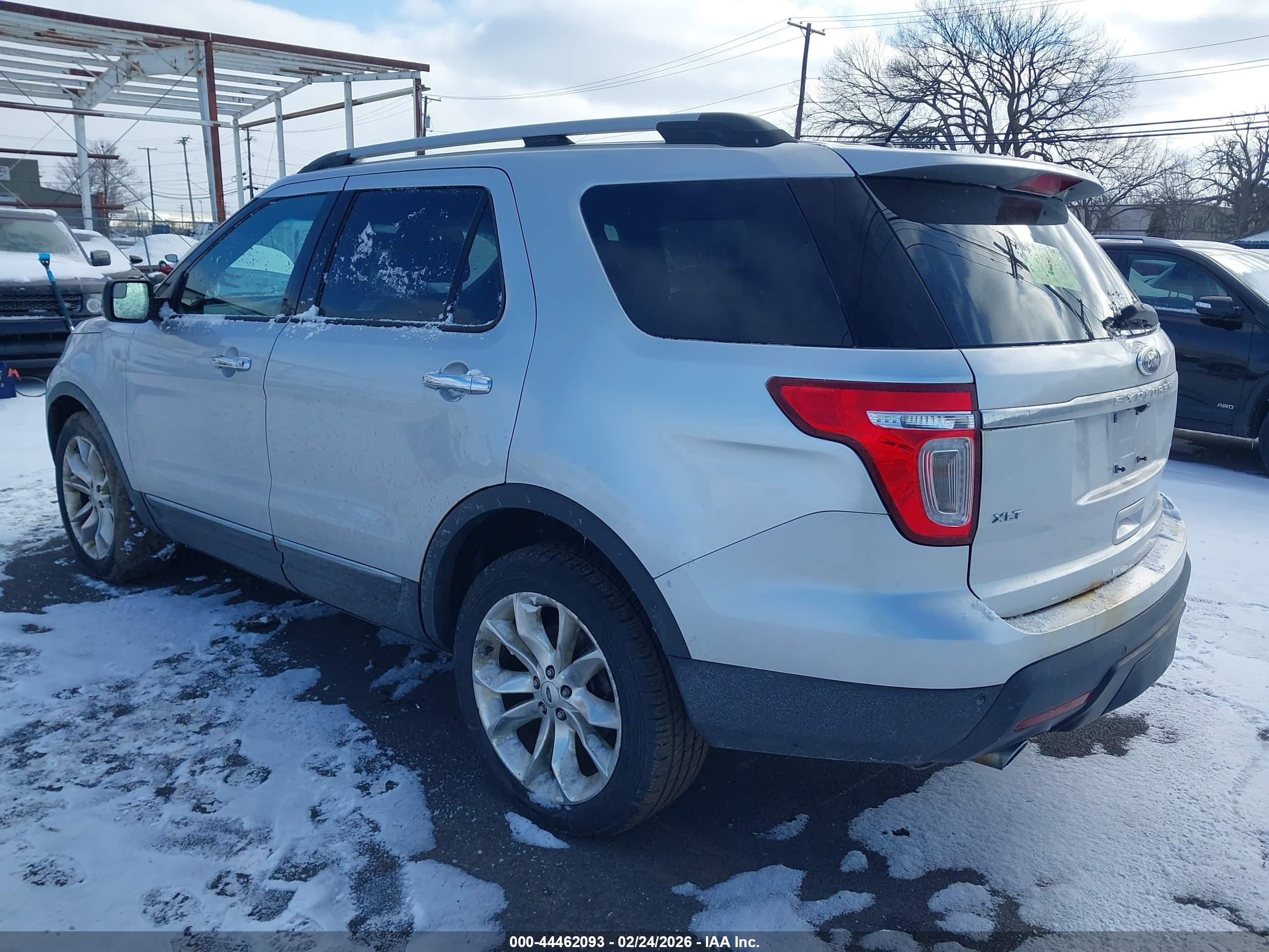 FORD EXPLORER image 3