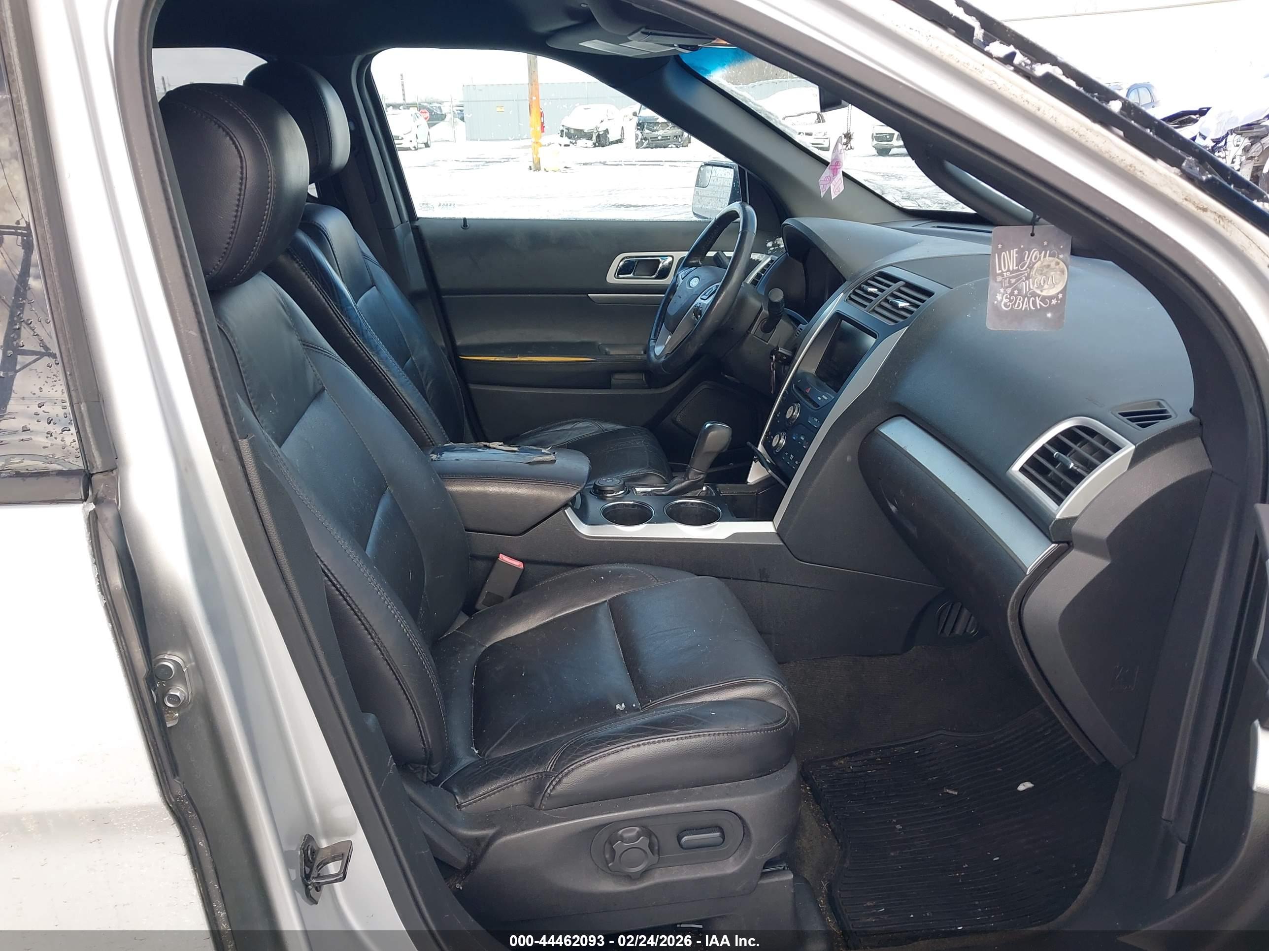 FORD EXPLORER image 5