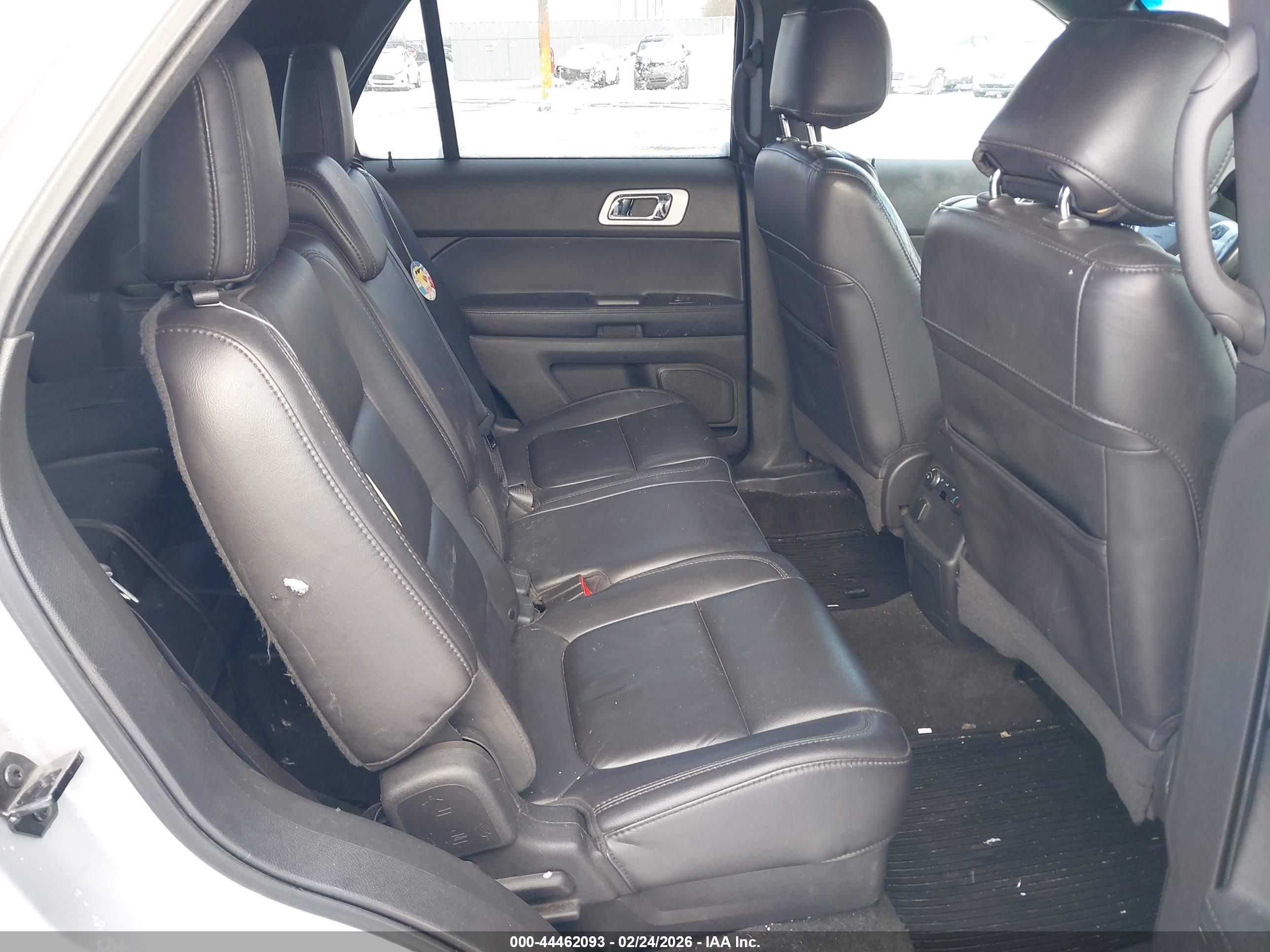 FORD EXPLORER image 8