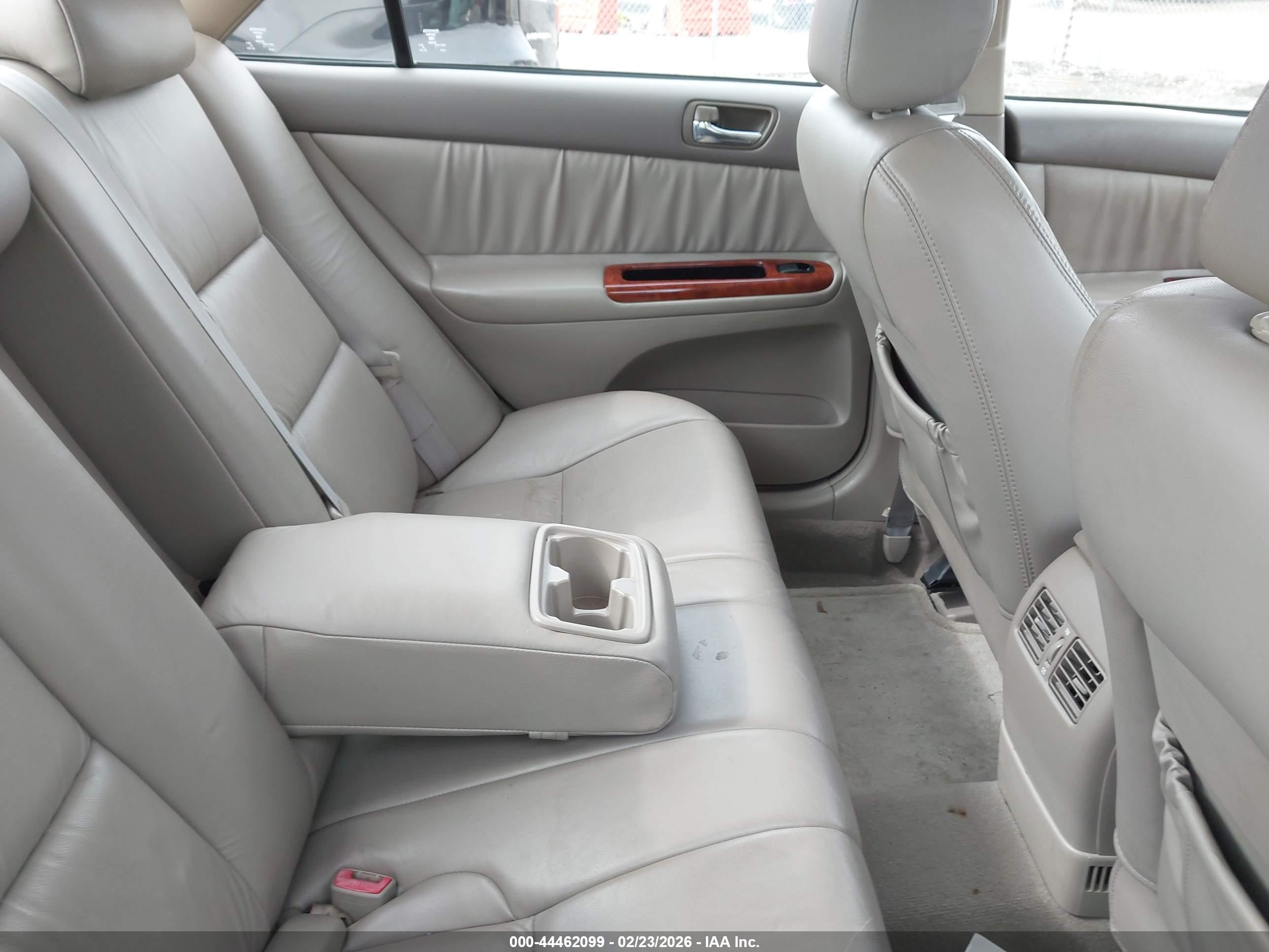 TOYOTA CAMRY image 8