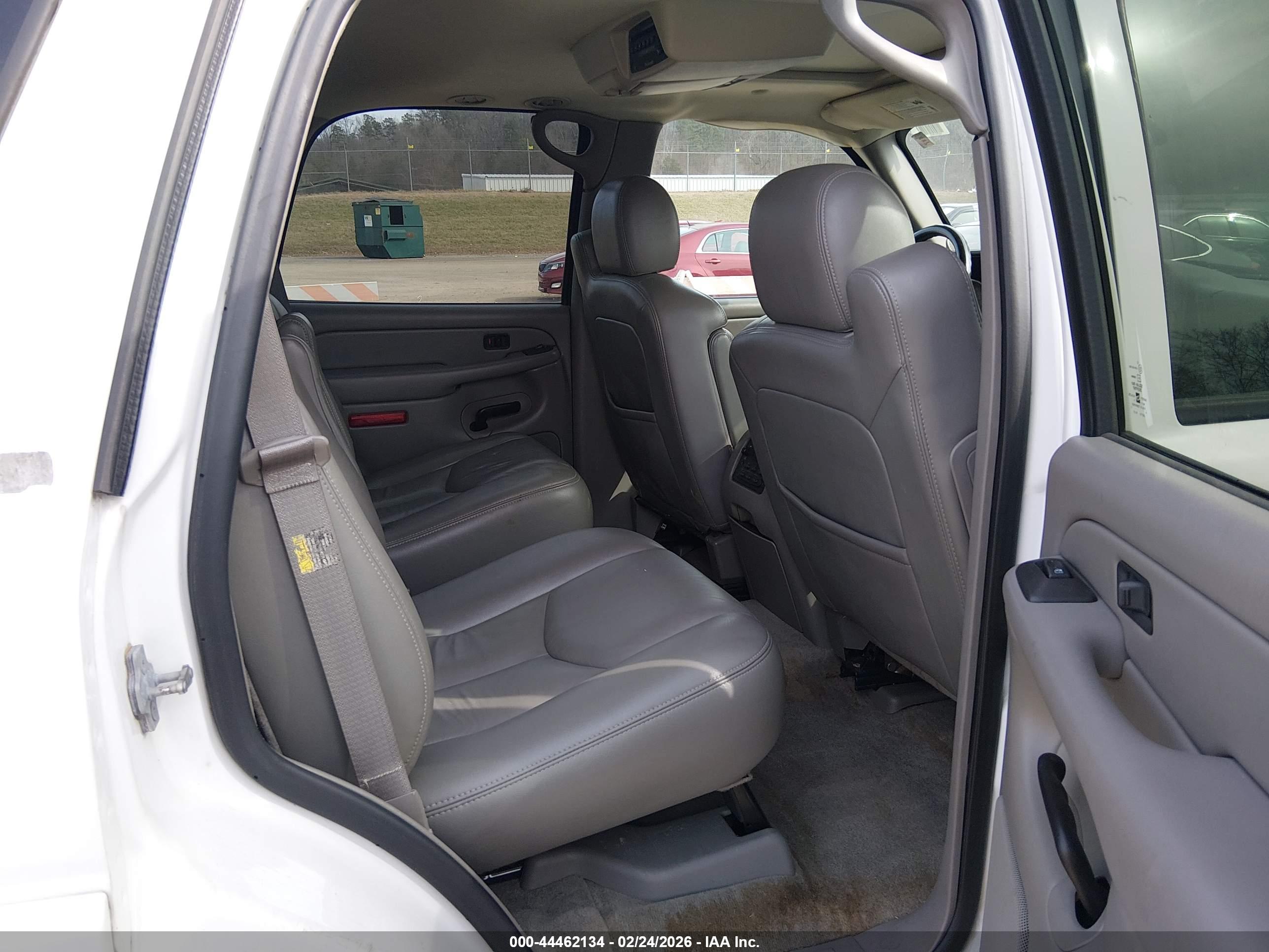CHEVROLET TAHOE image 8