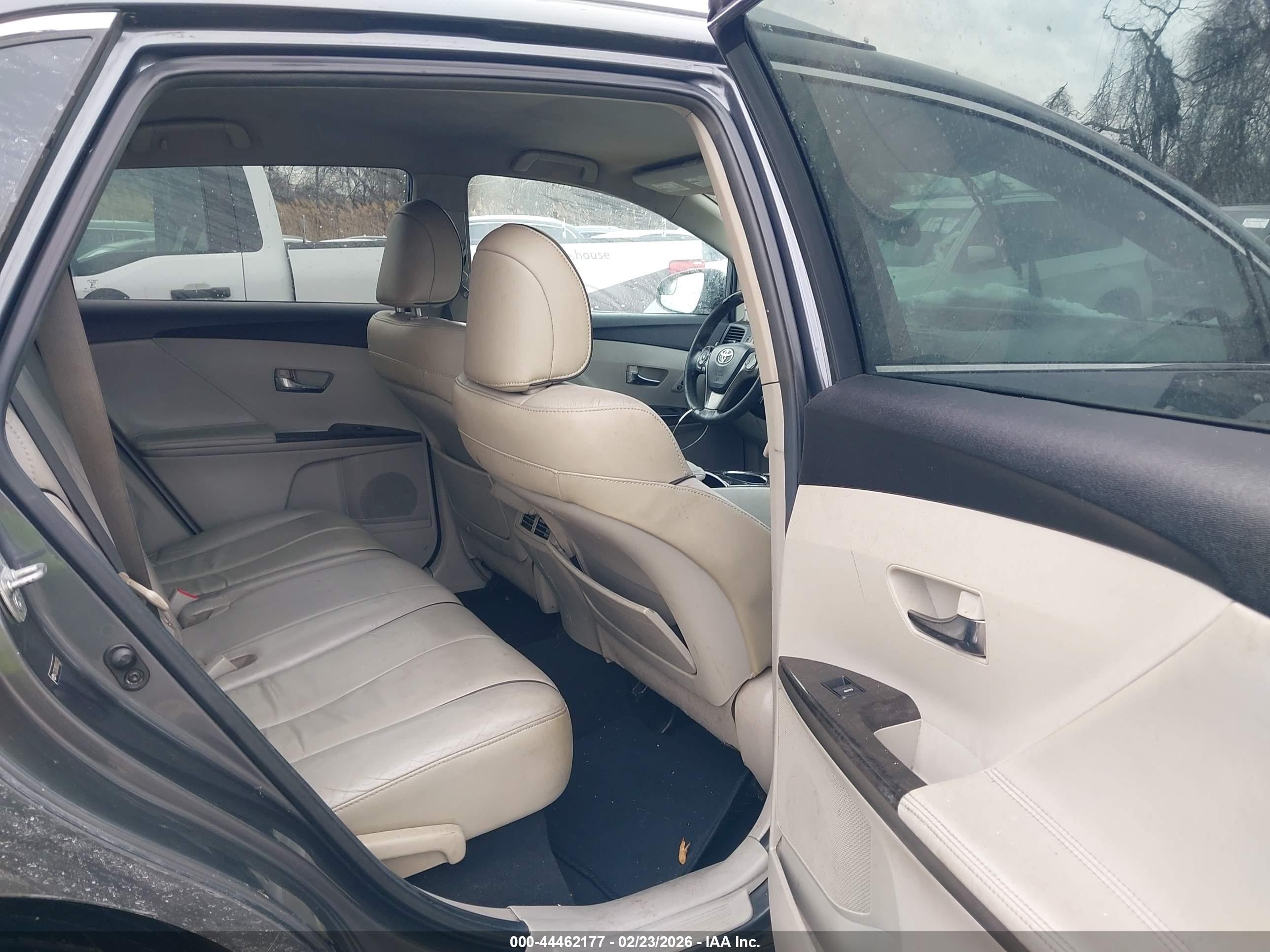 TOYOTA VENZA image 8