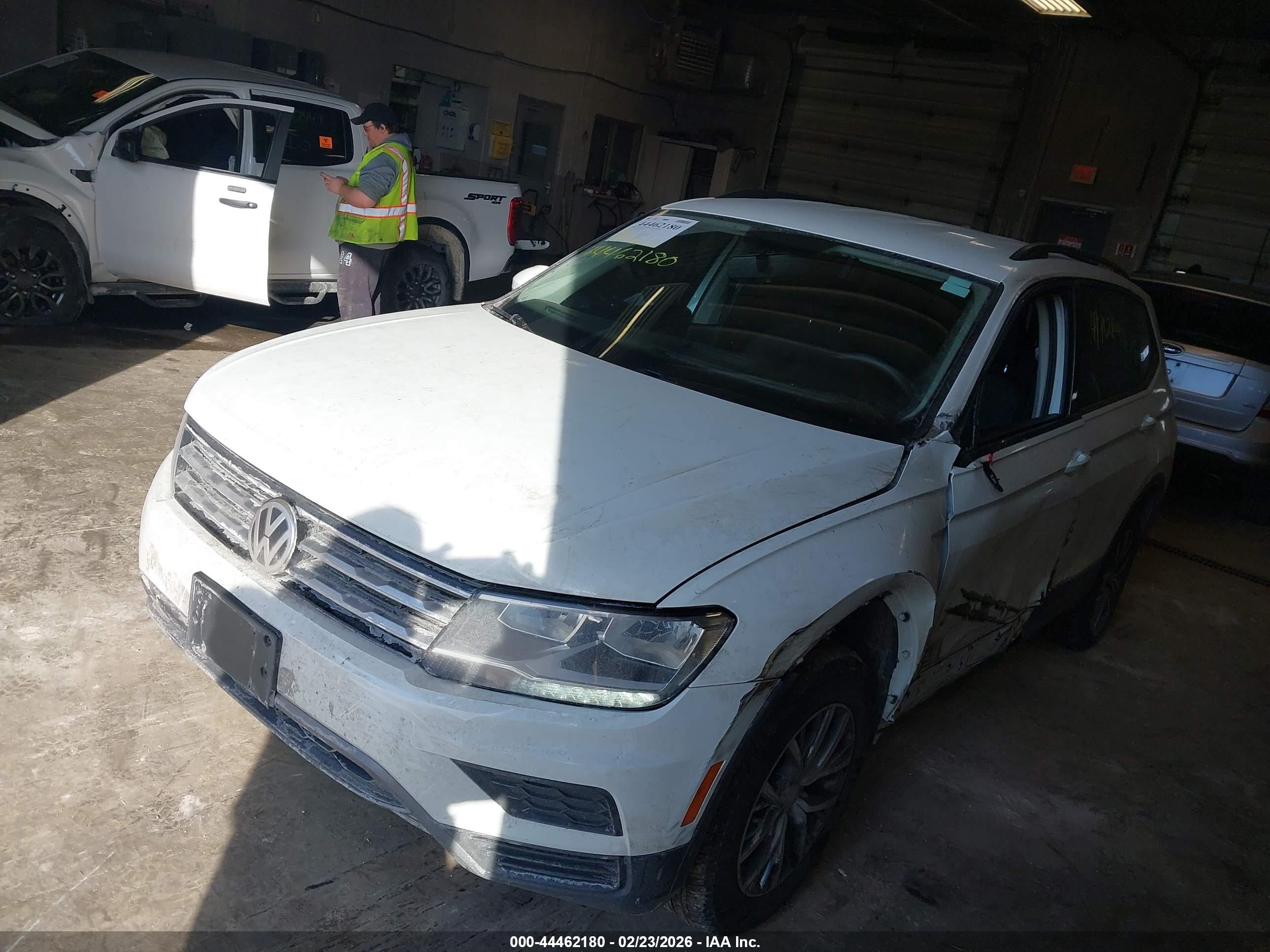 VOLKSWAGEN TIGUAN image 2