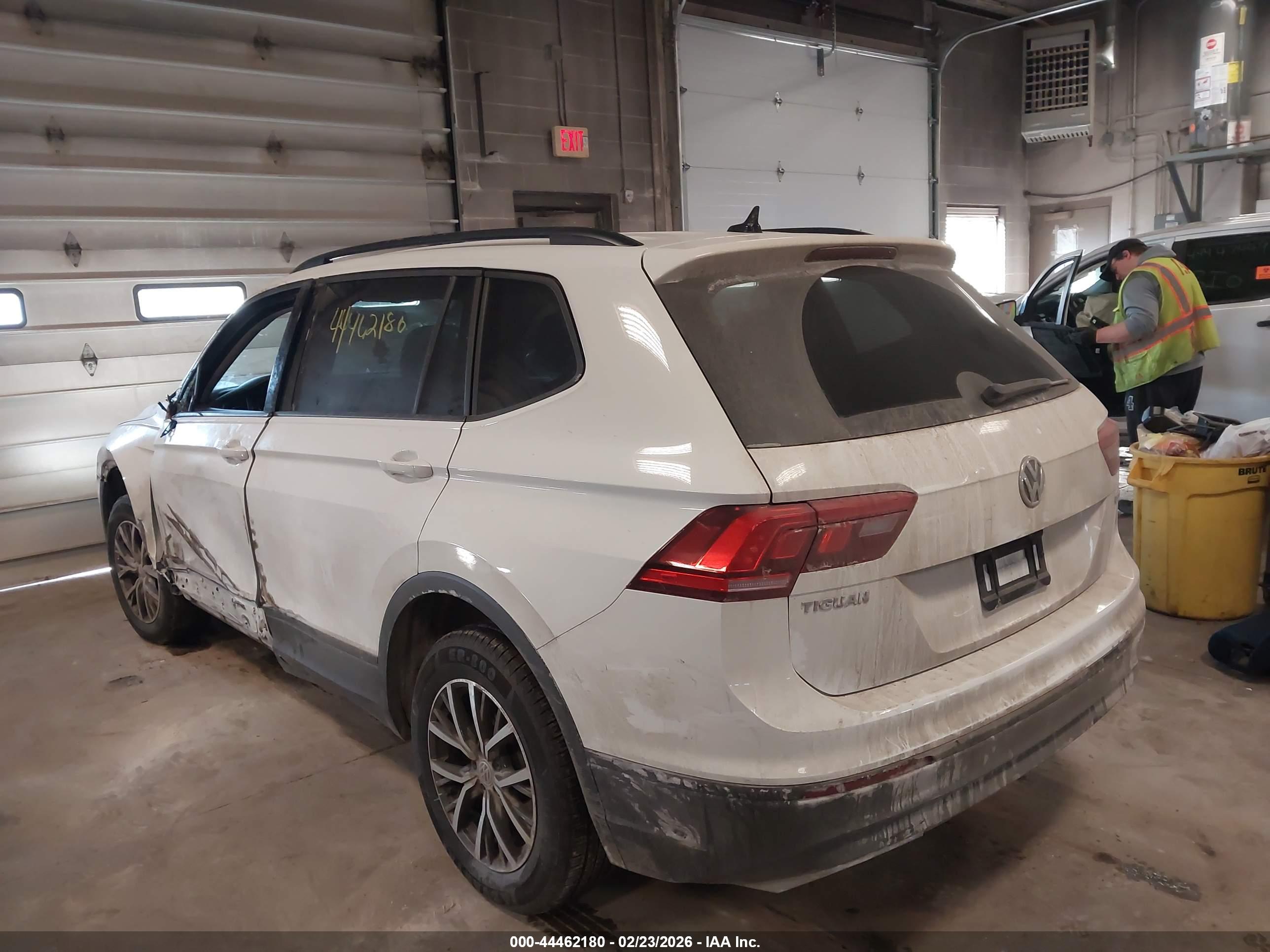 VOLKSWAGEN TIGUAN image 3