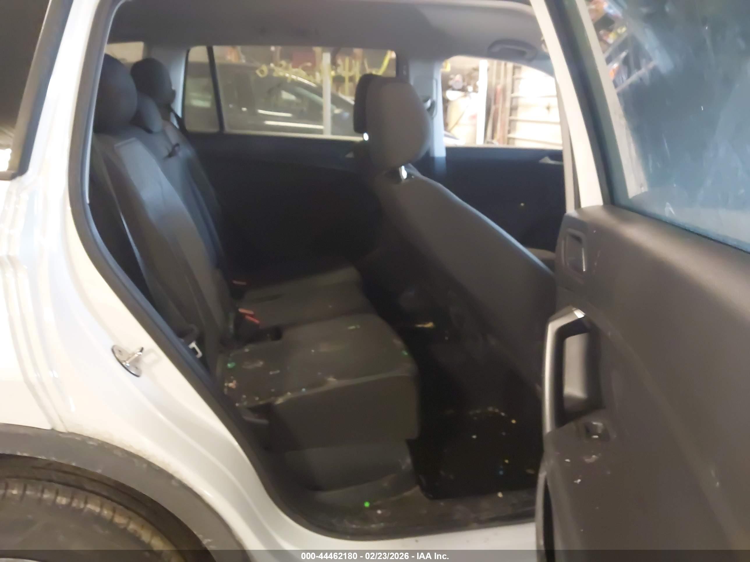 VOLKSWAGEN TIGUAN image 8