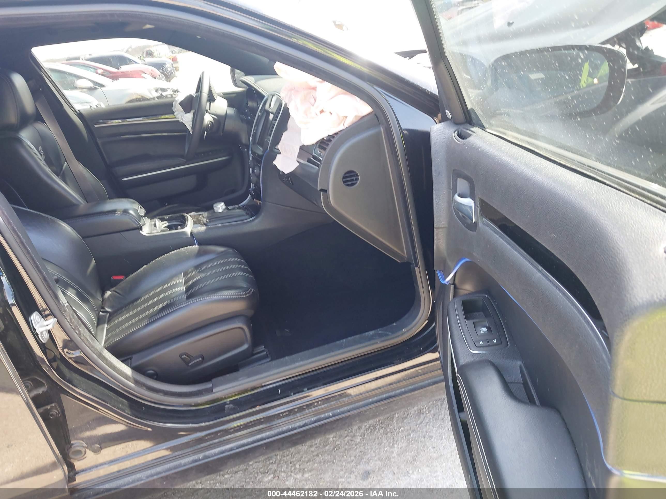 CHRYSLER 300 image 5