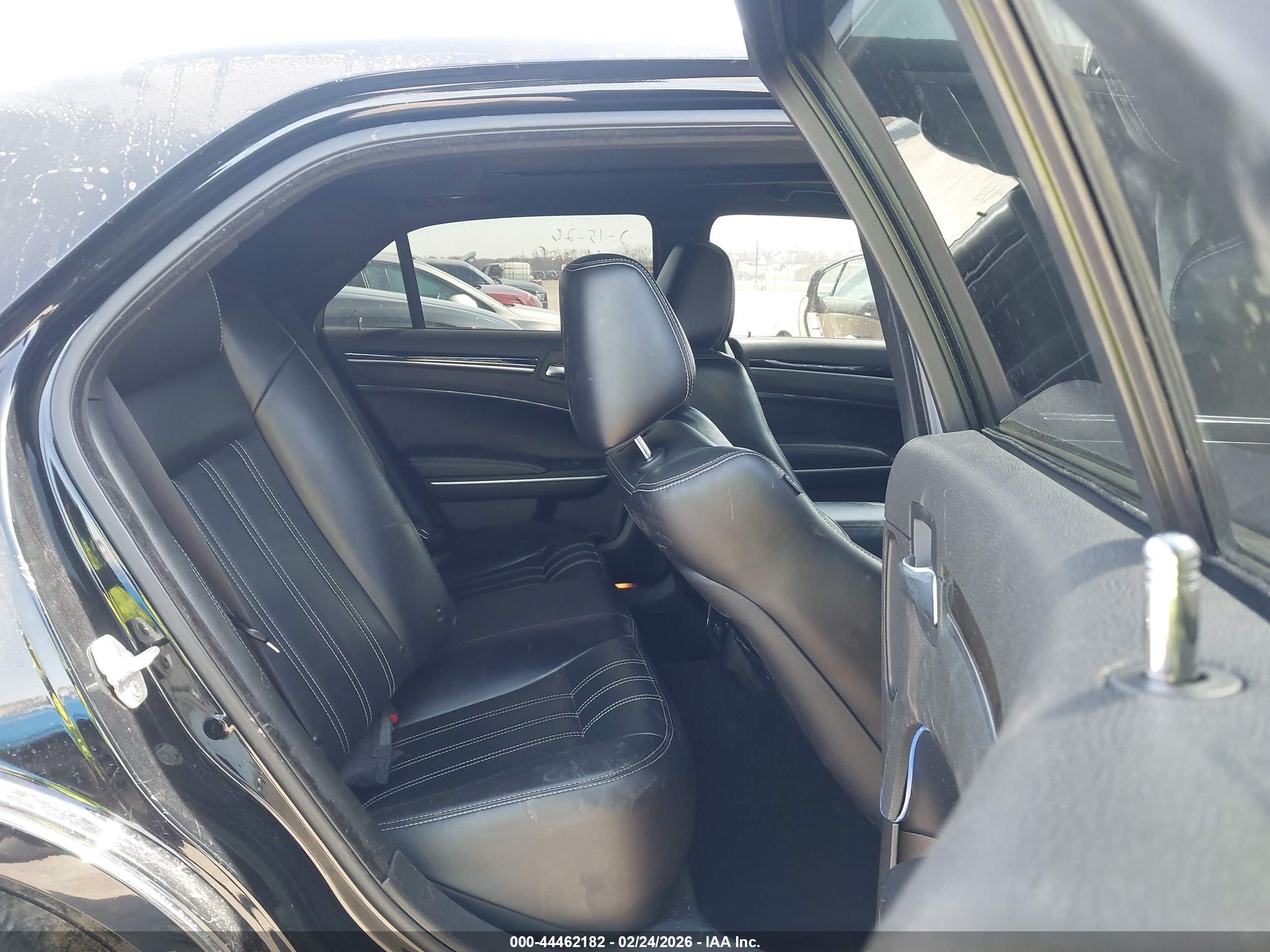 CHRYSLER 300 image 8
