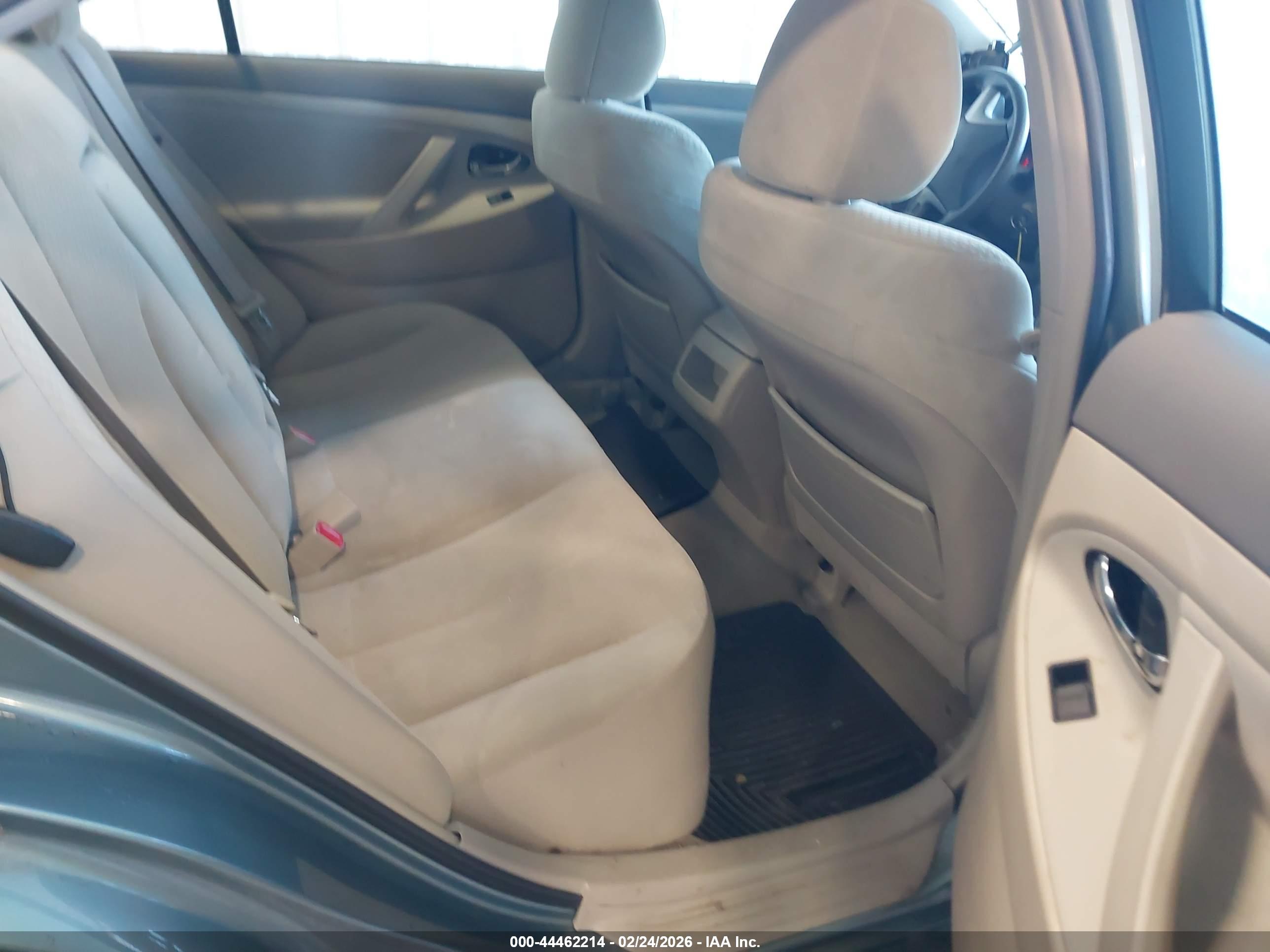 TOYOTA CAMRY image 8