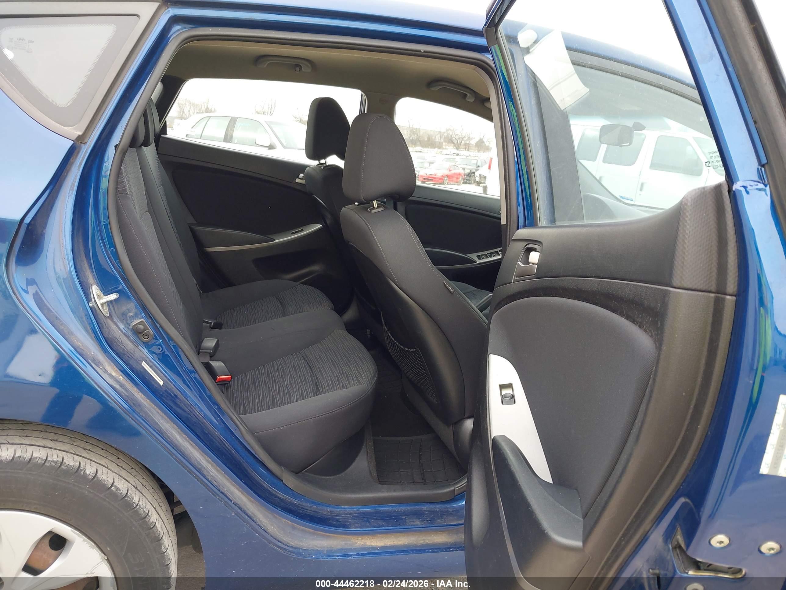 HYUNDAI ACCENT image 8