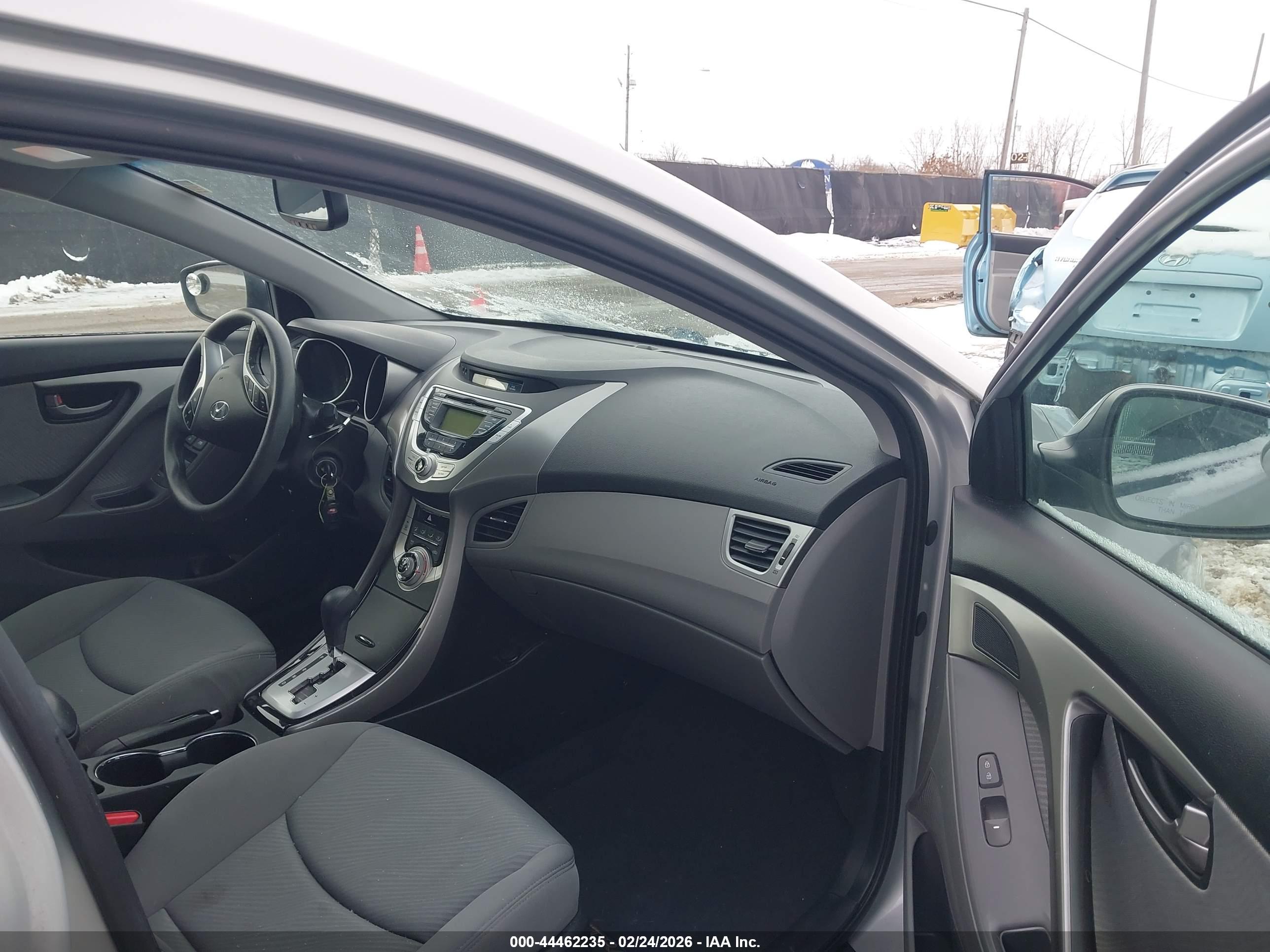 HYUNDAI ELANTRA image 5