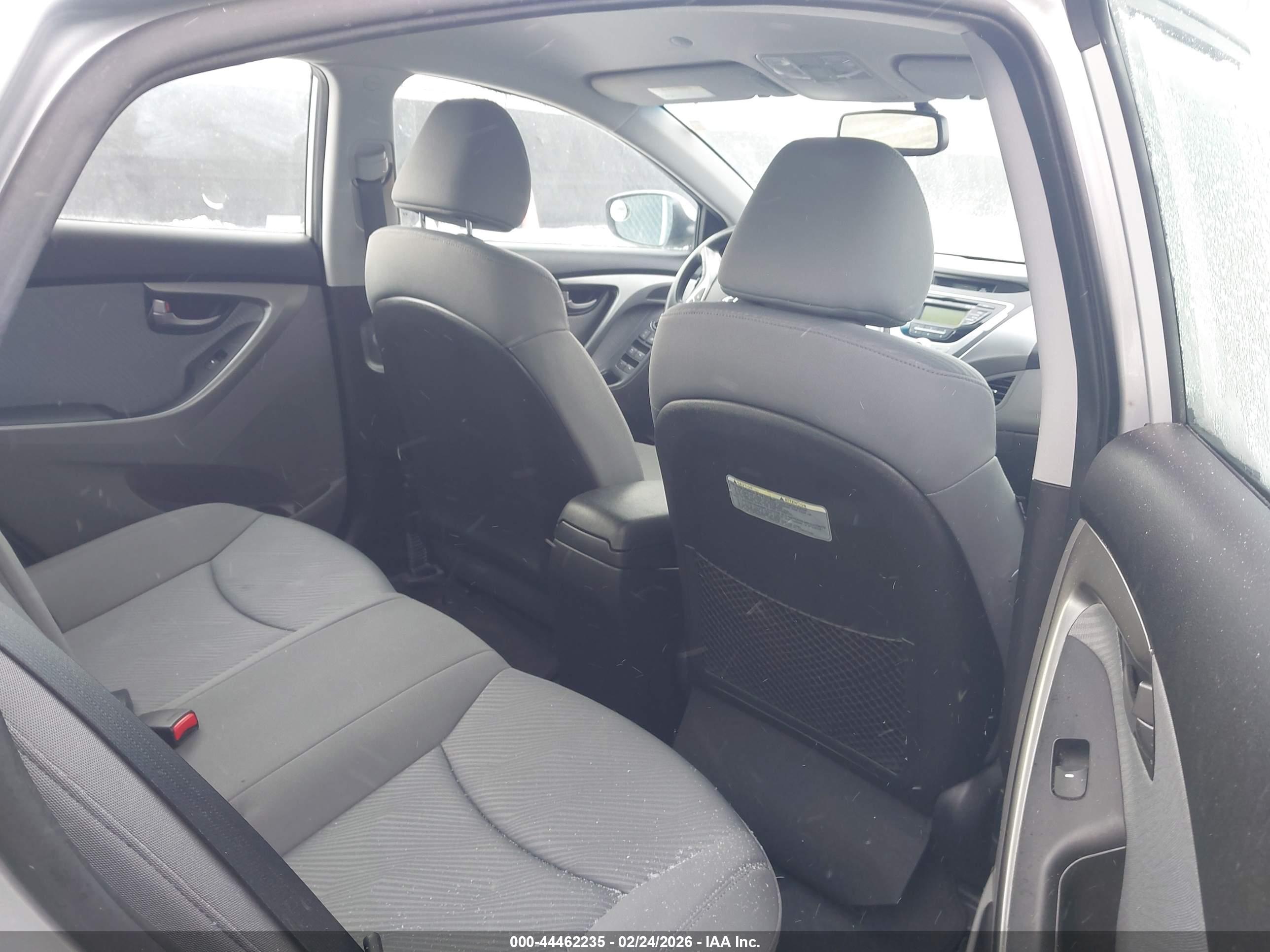 HYUNDAI ELANTRA image 8