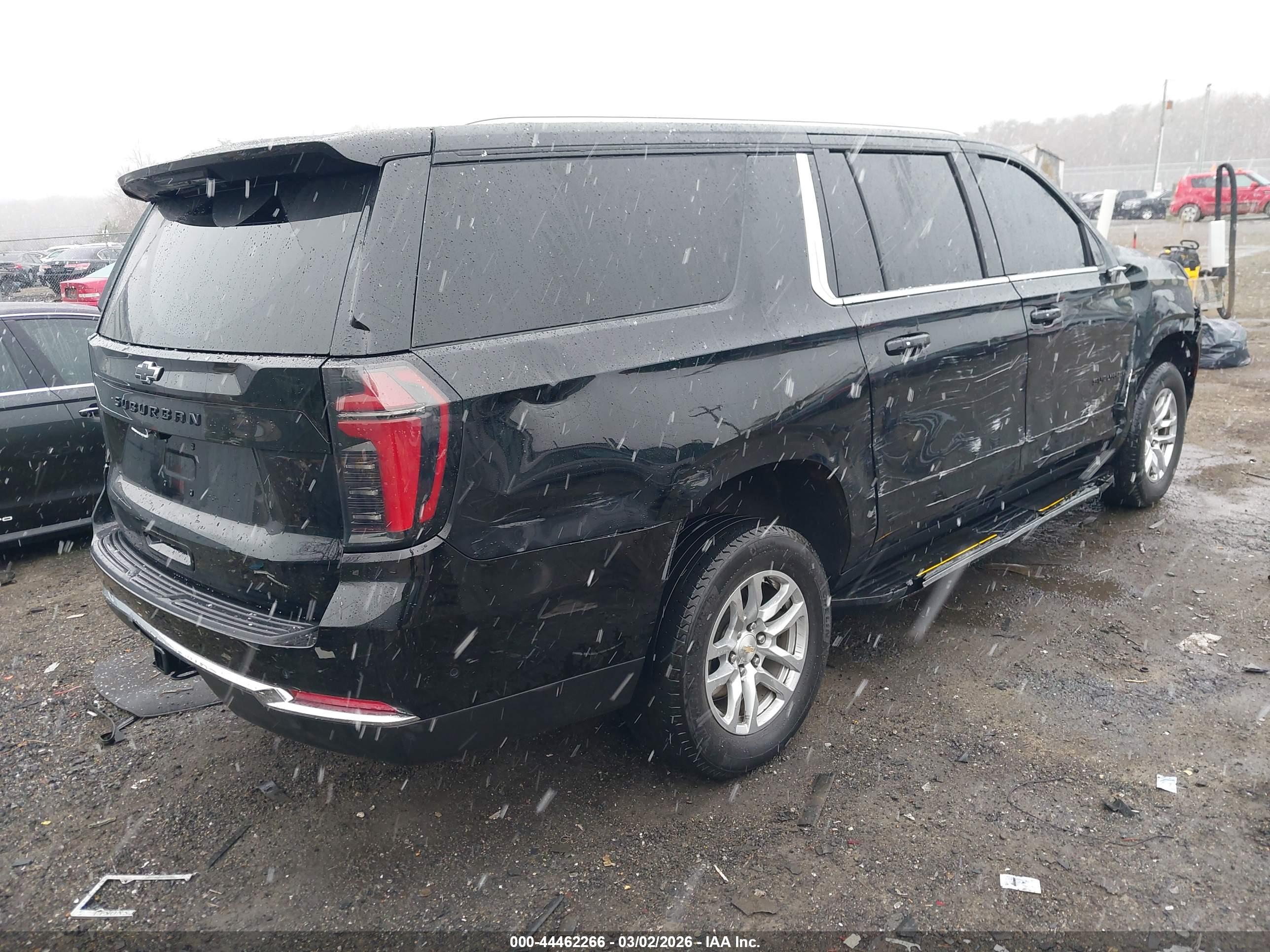 CHEVROLET SUBURBAN image 4