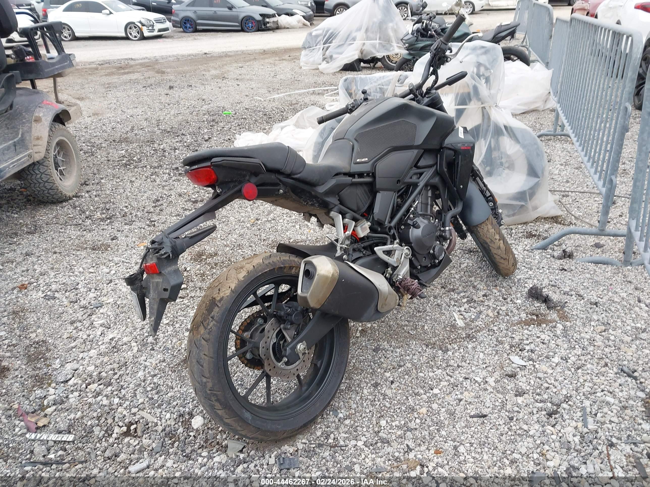 HONDA CBF300 image 4