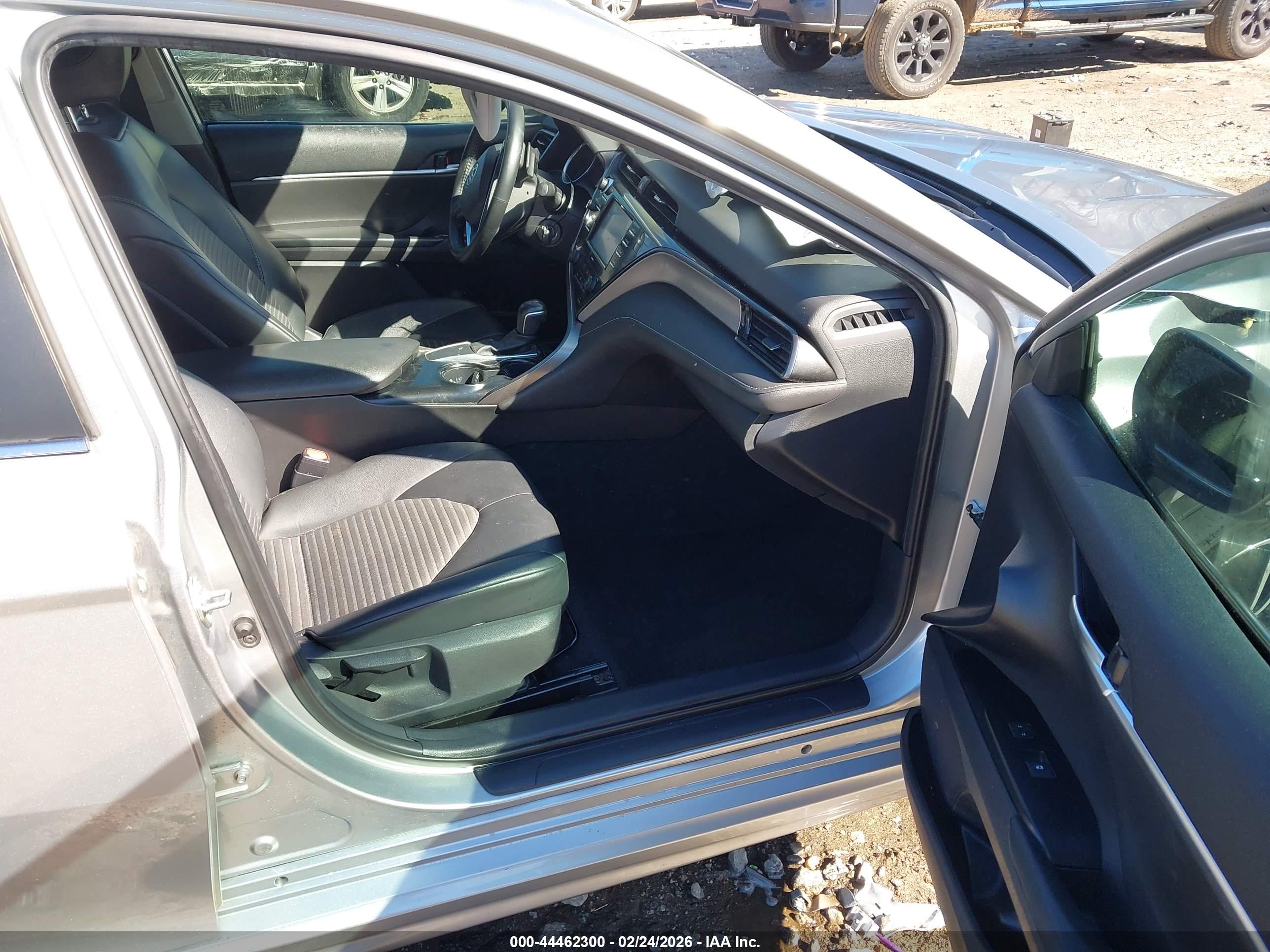 TOYOTA CAMRY image 5