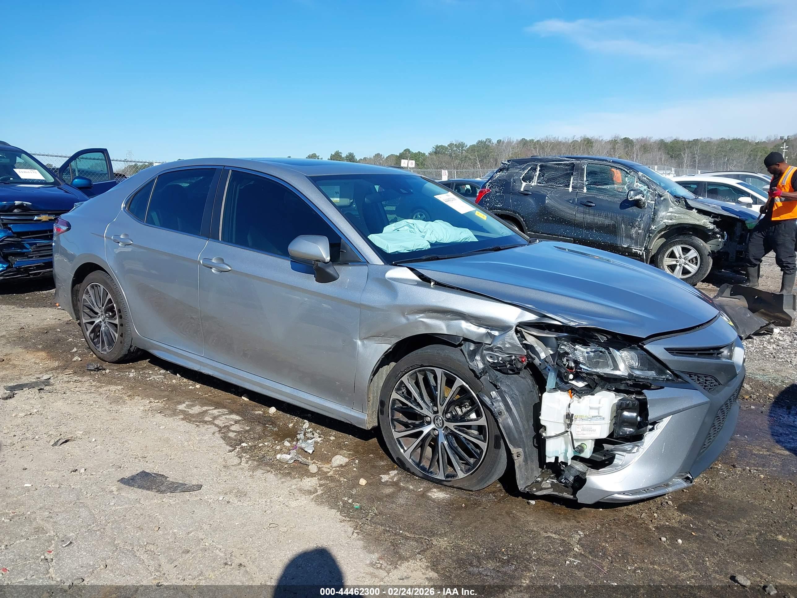 TOYOTA CAMRY image 6