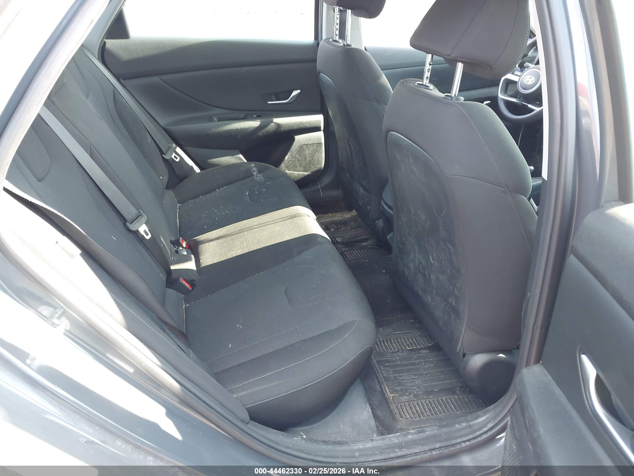 HYUNDAI ELANTRA image 8