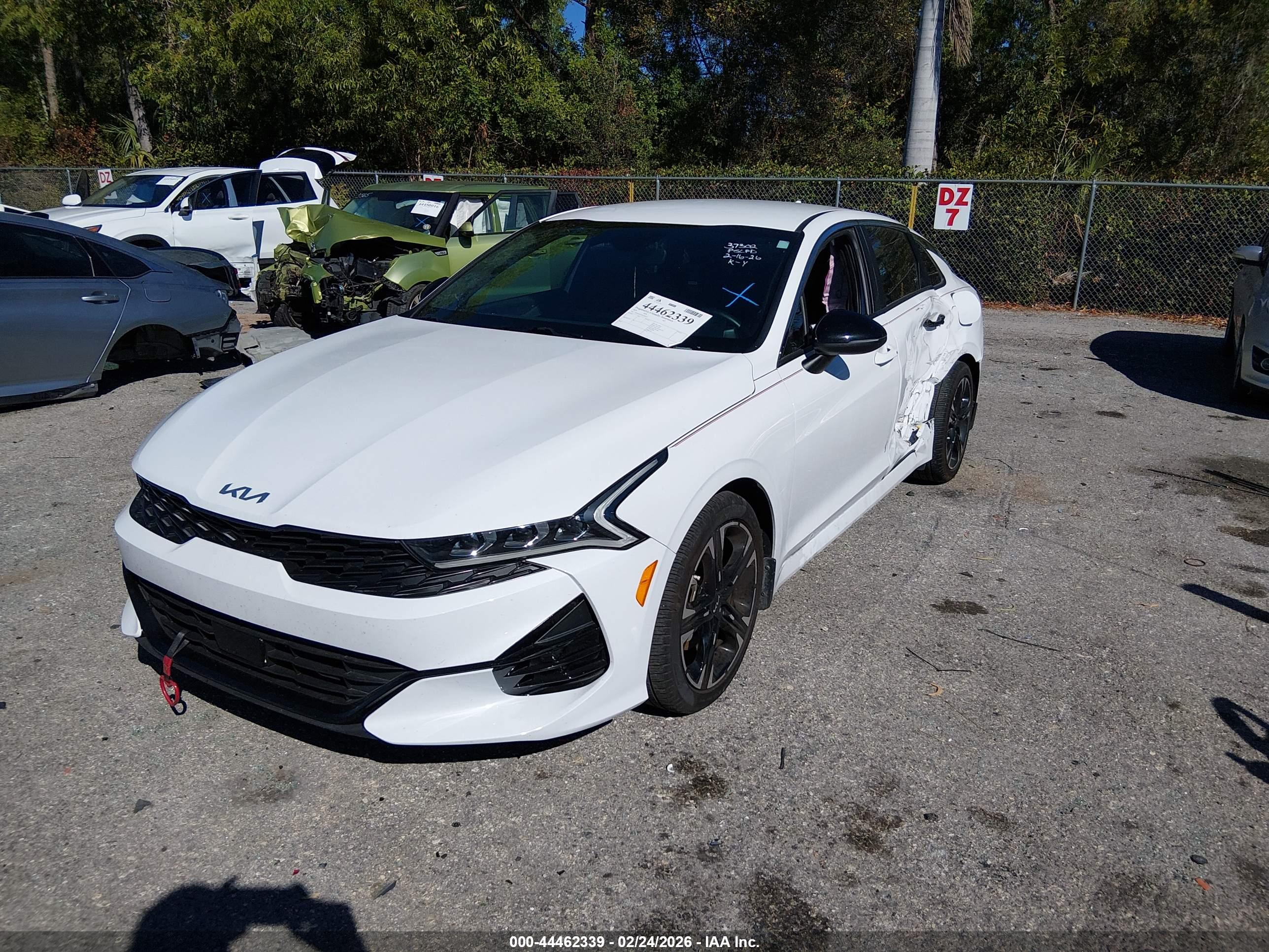 KIA K5 image 2