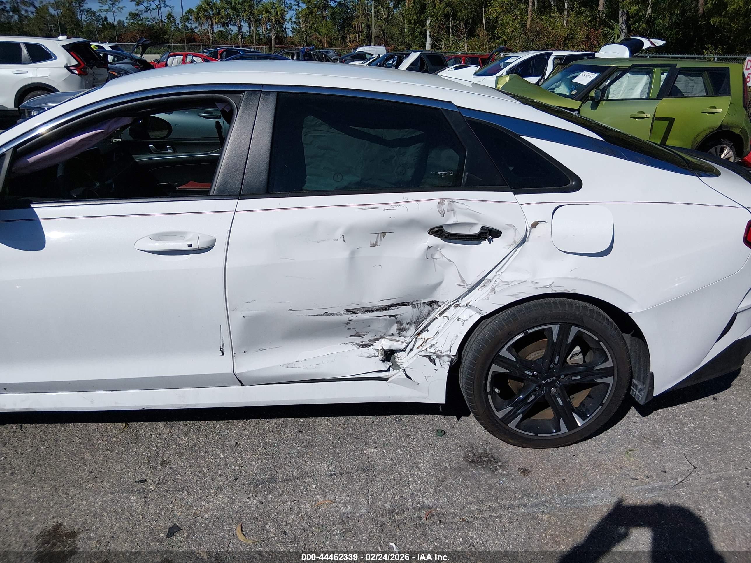 KIA K5 image 6