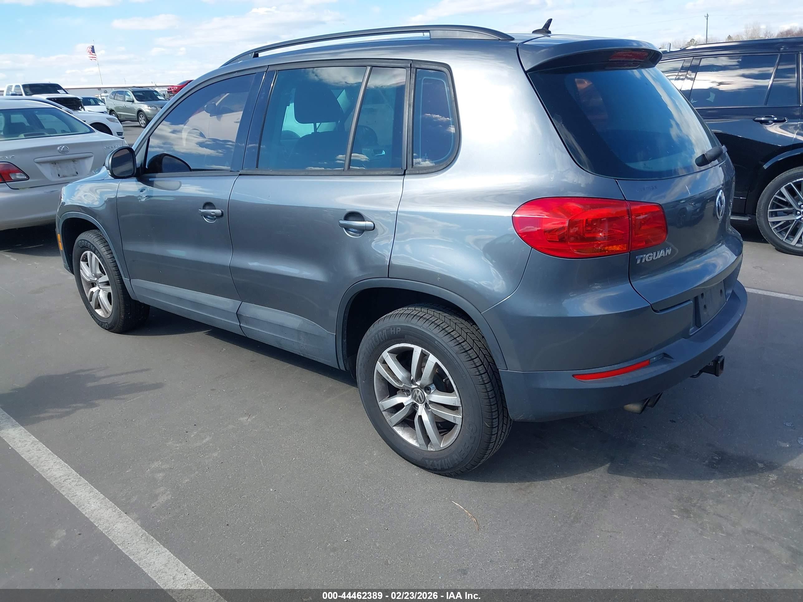 VOLKSWAGEN TIGUAN image 3