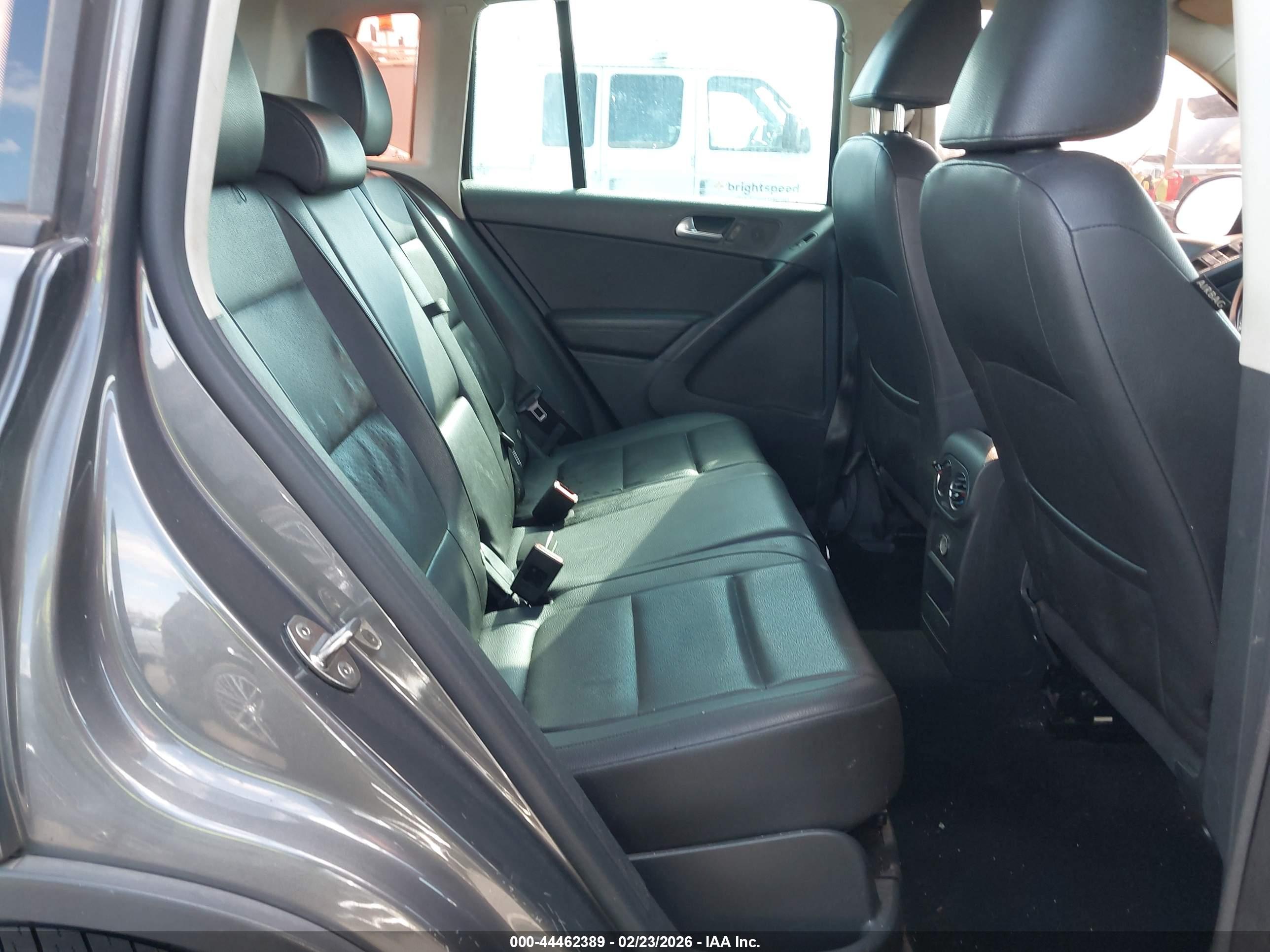 VOLKSWAGEN TIGUAN image 8