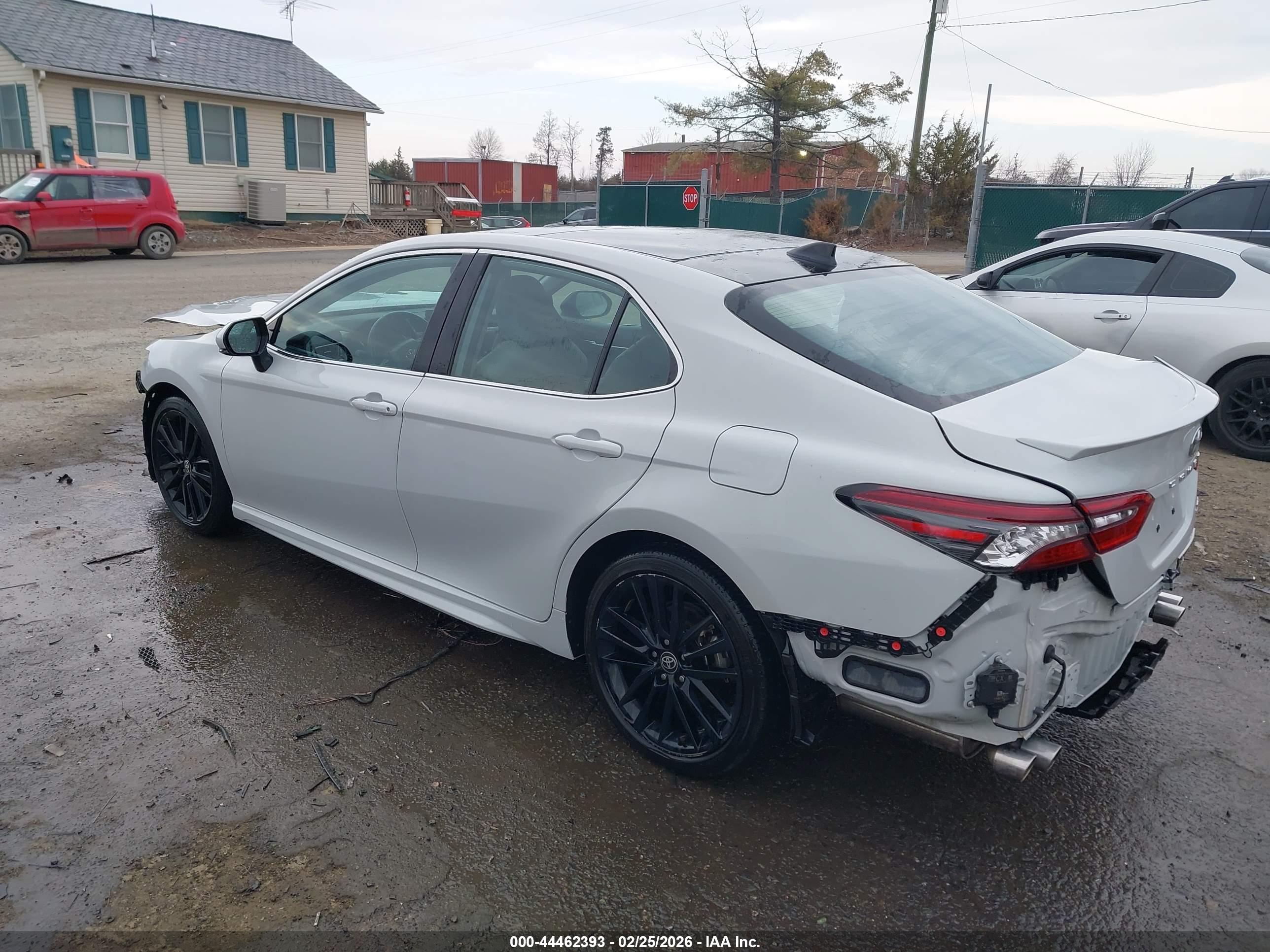 TOYOTA CAMRY image 3