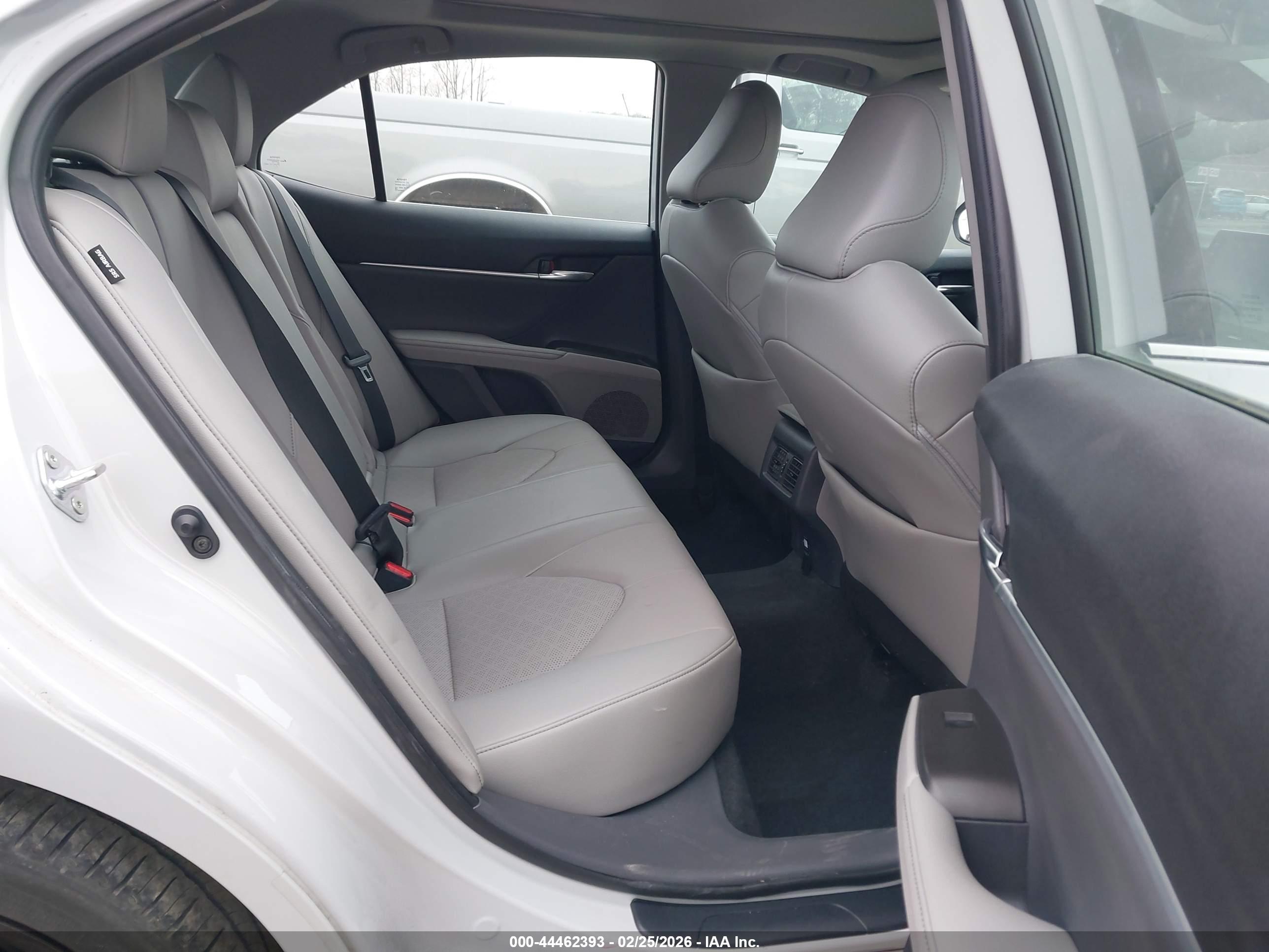 TOYOTA CAMRY image 8