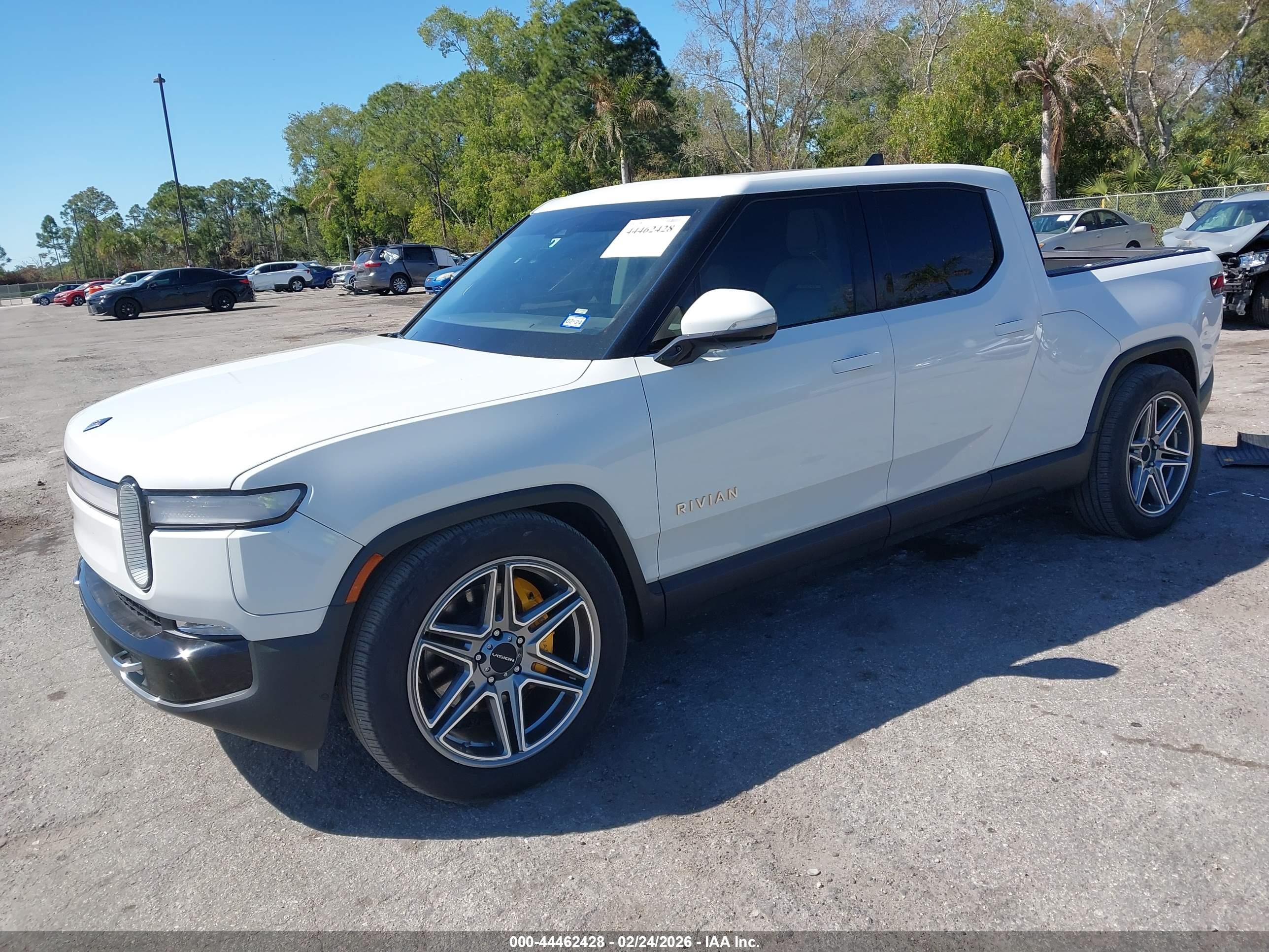 RIVIAN R1T image 2
