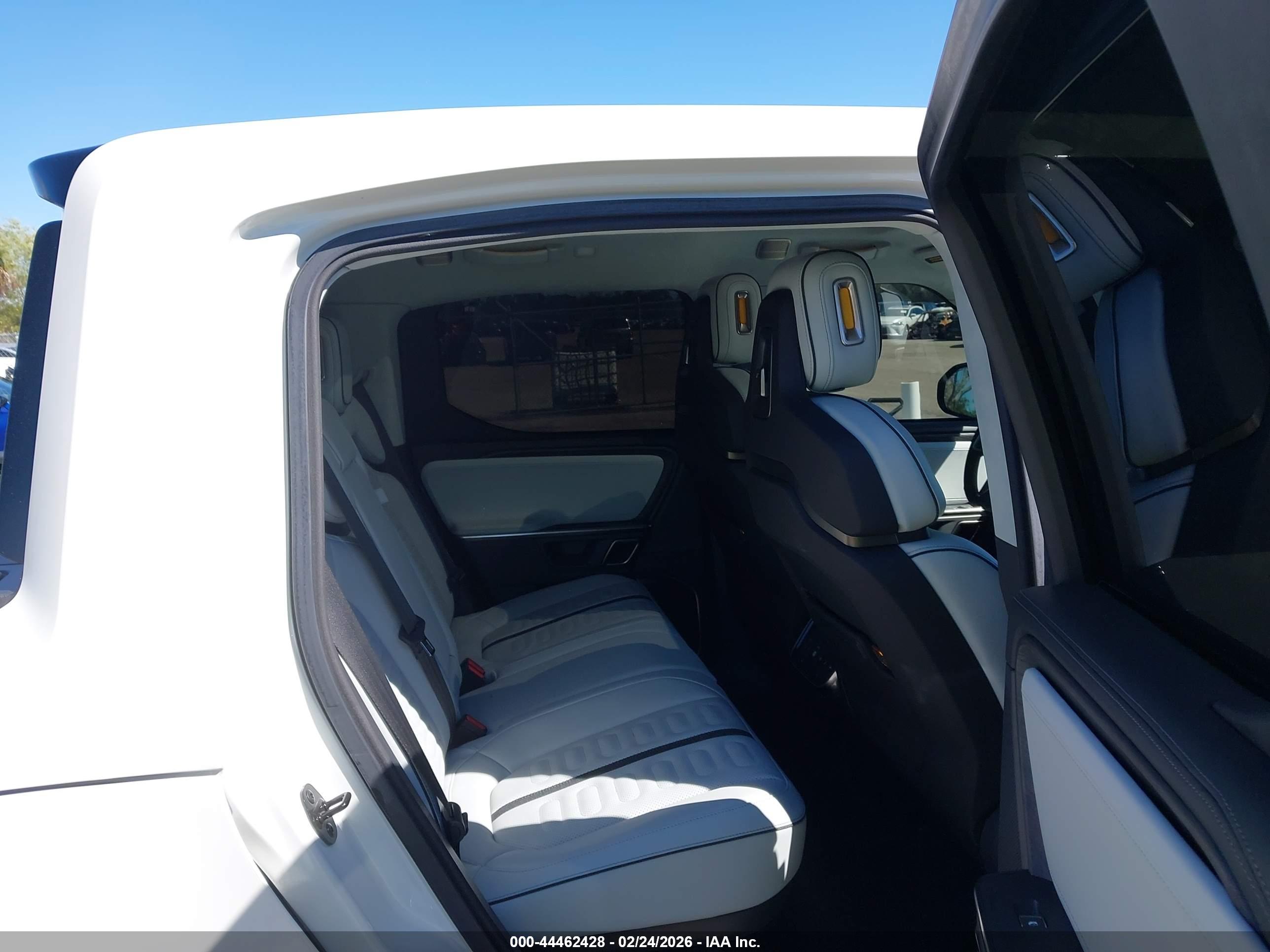 RIVIAN R1T image 8
