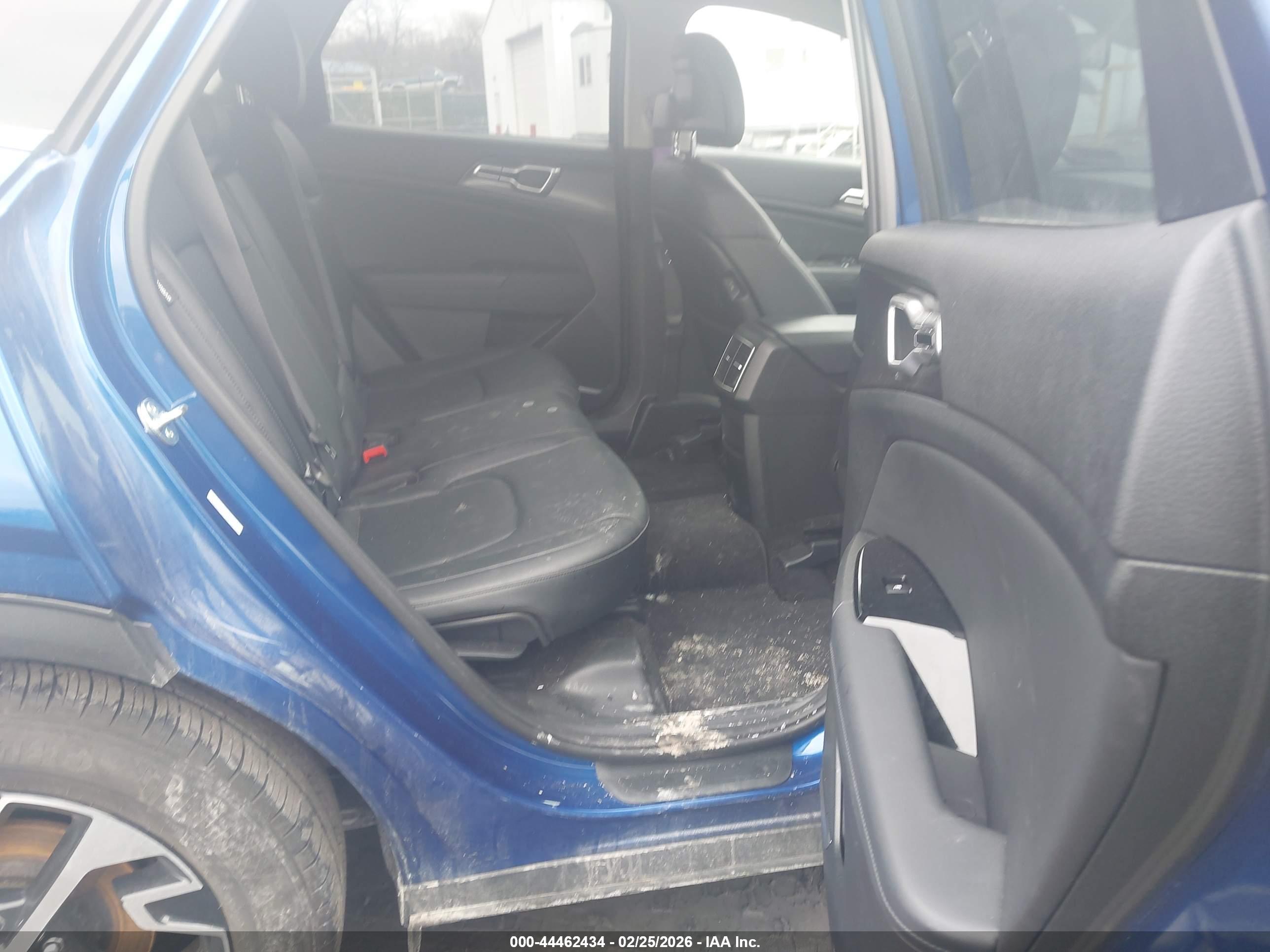 KIA SPORTAGE image 8